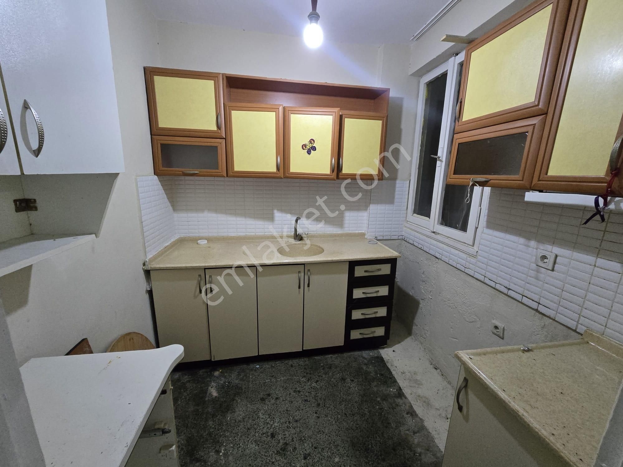 Balçovada Sakarya Caddesi Üzeri Satılık 2+1 Daire