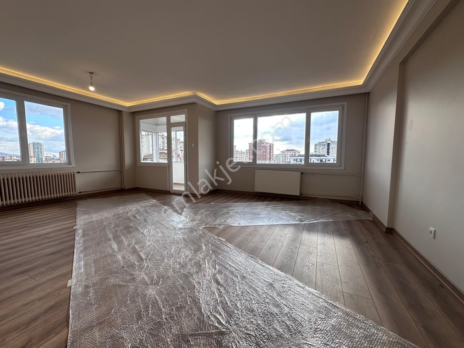 Met'den Bayar Cad. Koru Manzaralı 3+1 Çift Balkonlu Masrafsız - Görsel 2