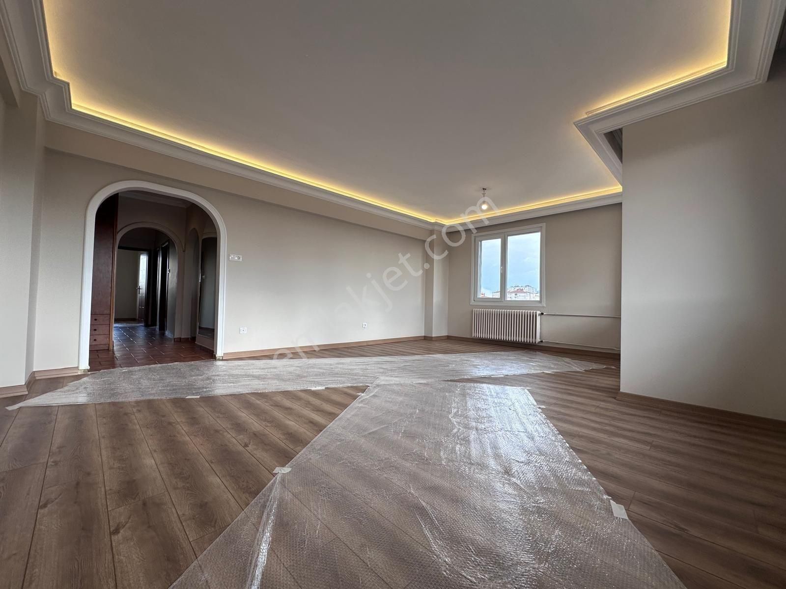 Met'den Bayar Cad. Koru Manzaralı 3+1 Çift Balkonlu Masrafsız - Görsel 3