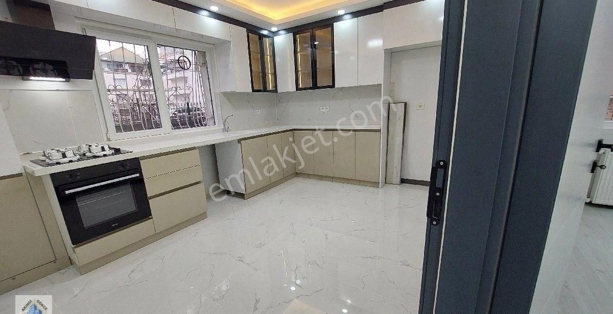 Etimesgut Piyade De Ful+ful Yapılı Yol Cephe 3+1 Daire