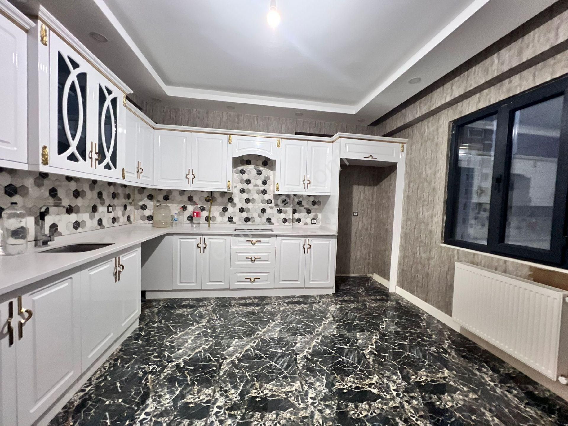 Yavuz Emlak Tan Satılık Daire Arakat Karaköprü Dogukent Mah 5 Oda Full