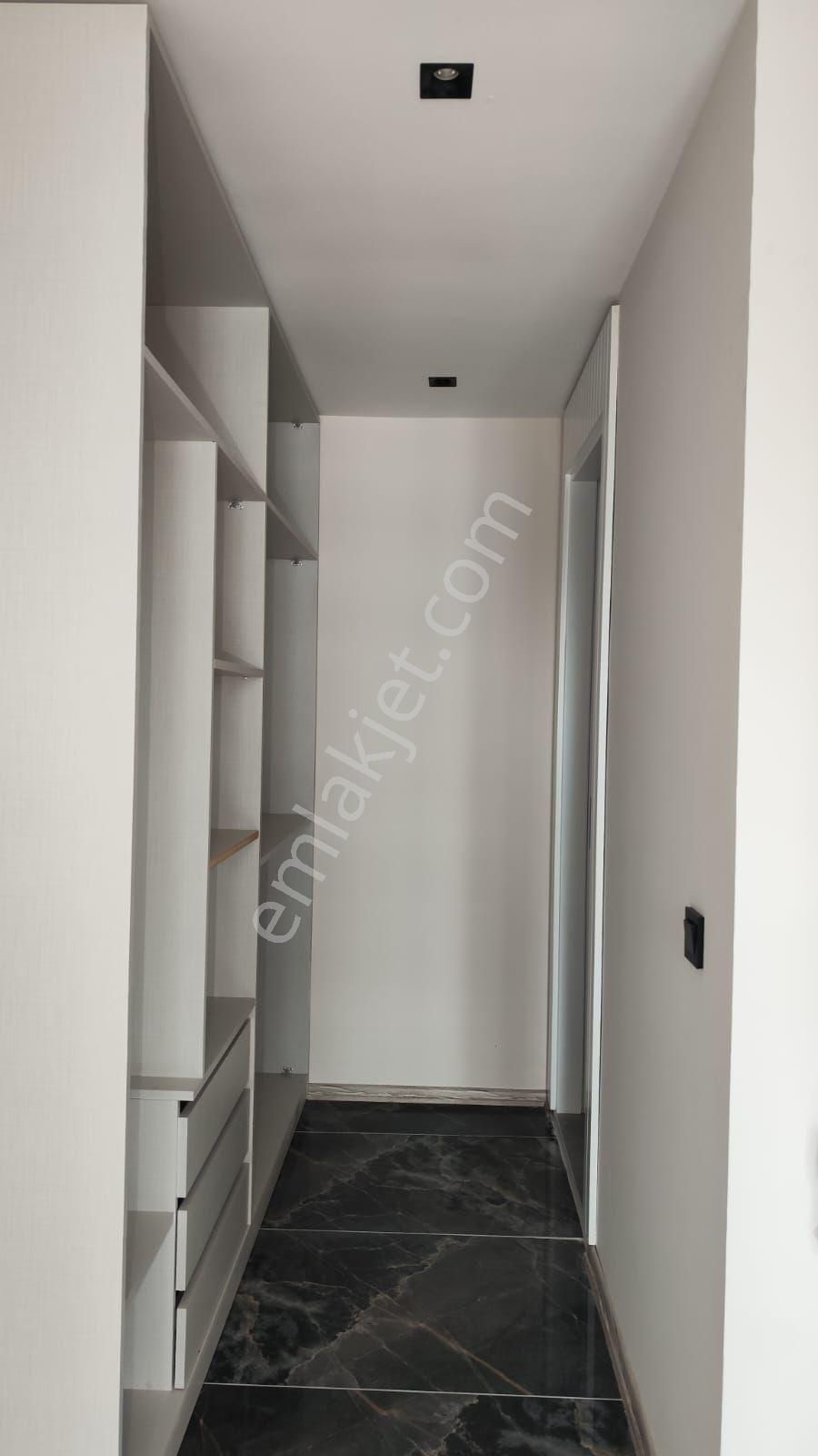 Thor'da Mezitli Akdeniz Mahallesinde Havuzlu 2+1 Kiralık Daire - Görsel 18