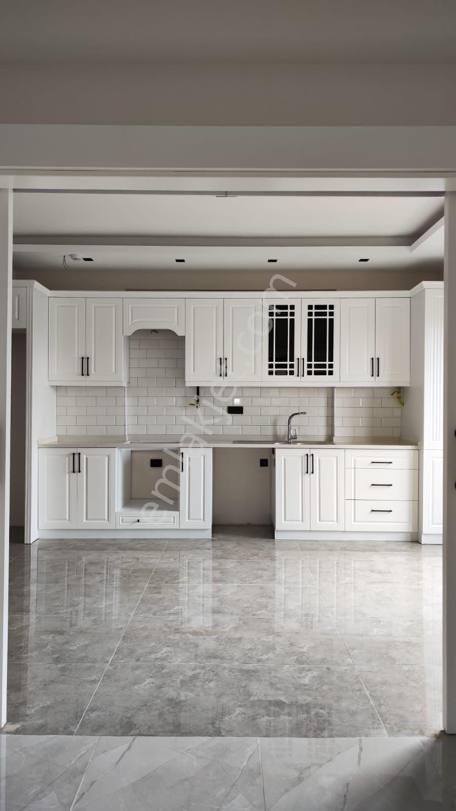 Thor'da Mezitli Akdeniz Mahallesinde Havuzlu 2+1 Kiralık Daire - Görsel 7