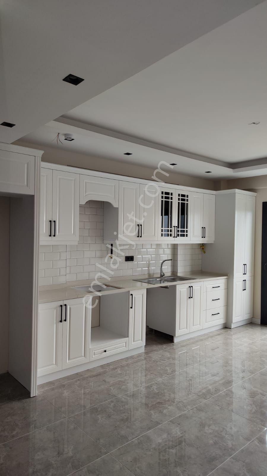 Thor'da Mezitli Akdeniz Mahallesinde Havuzlu 2+1 Kiralık Daire - Görsel 6