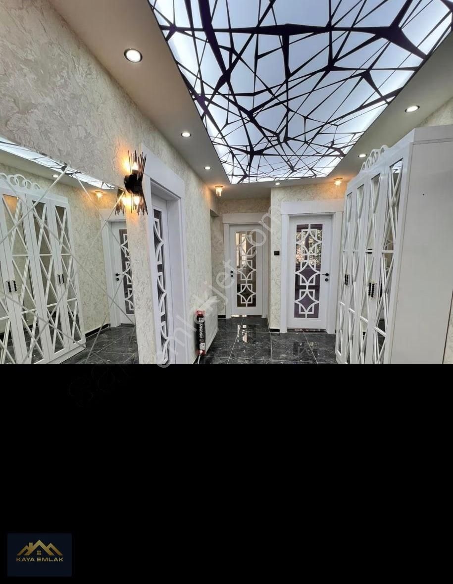 İstiklal'de Cadde Üzerinde 3 Katlı Ful Bakımlı Müstakil Ev - Görsel 5