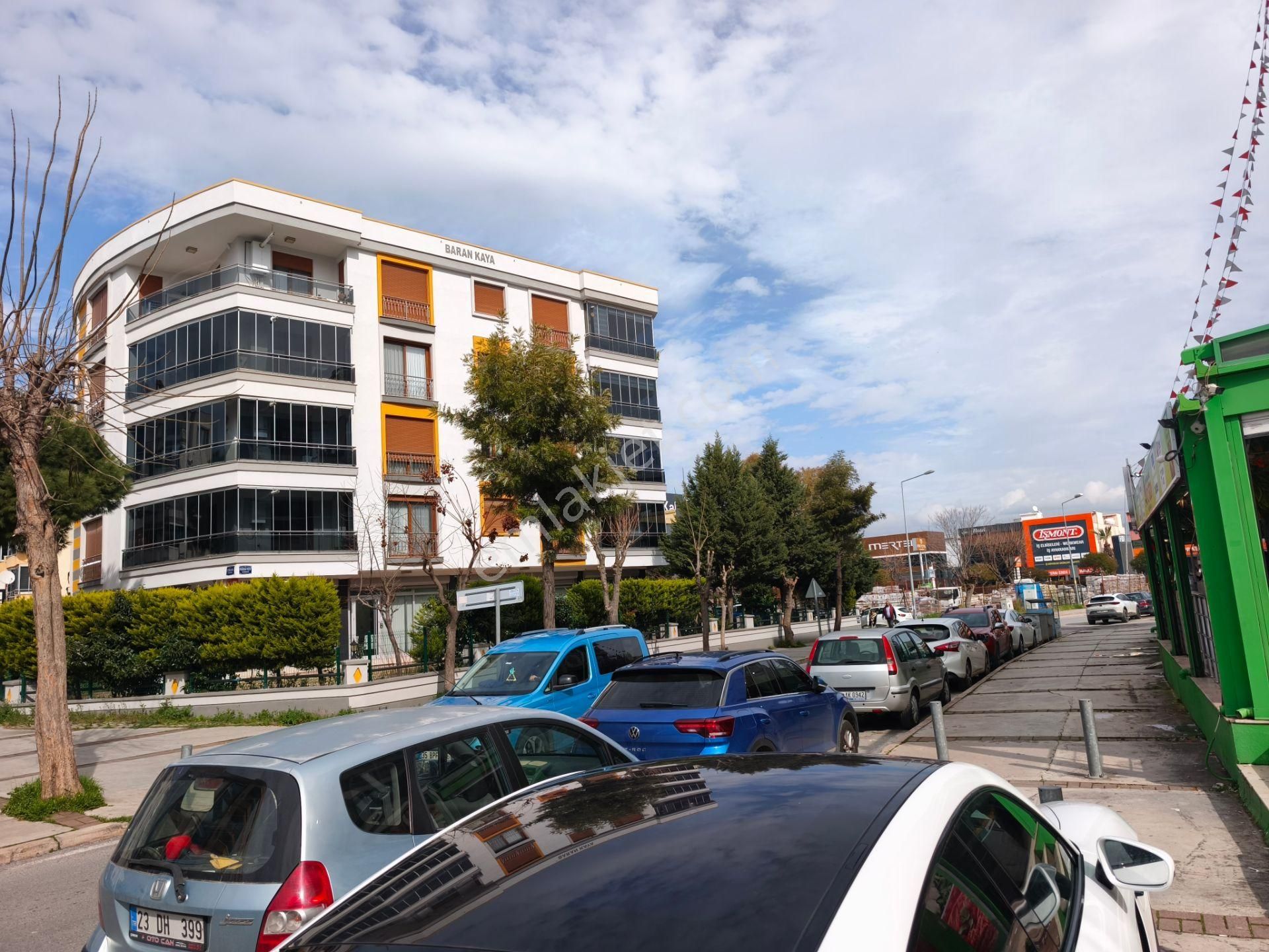 Lüks Eşyalı Oldukça Ferah Geniş 3 Cepheli140m2 2+1 Kiralık Daire