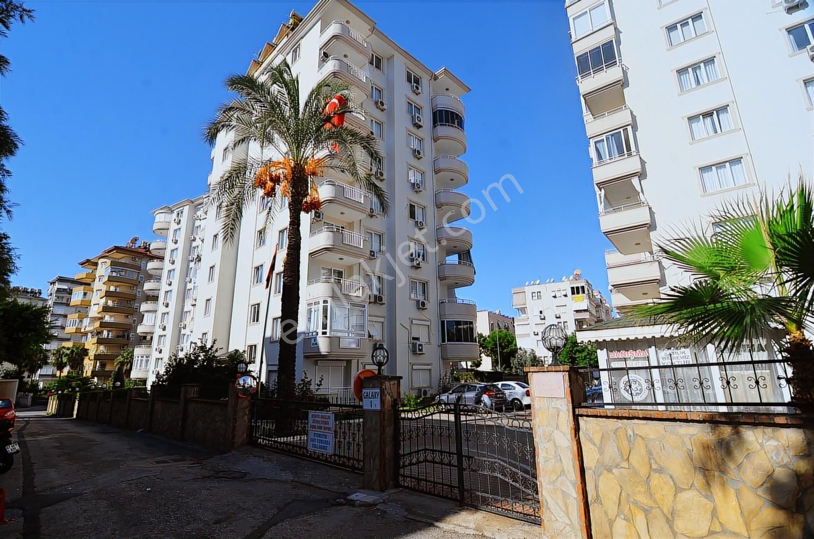 Alanya Galaksi Sitesi'de Satılık 5+1 Çift Daire - Görsel 2