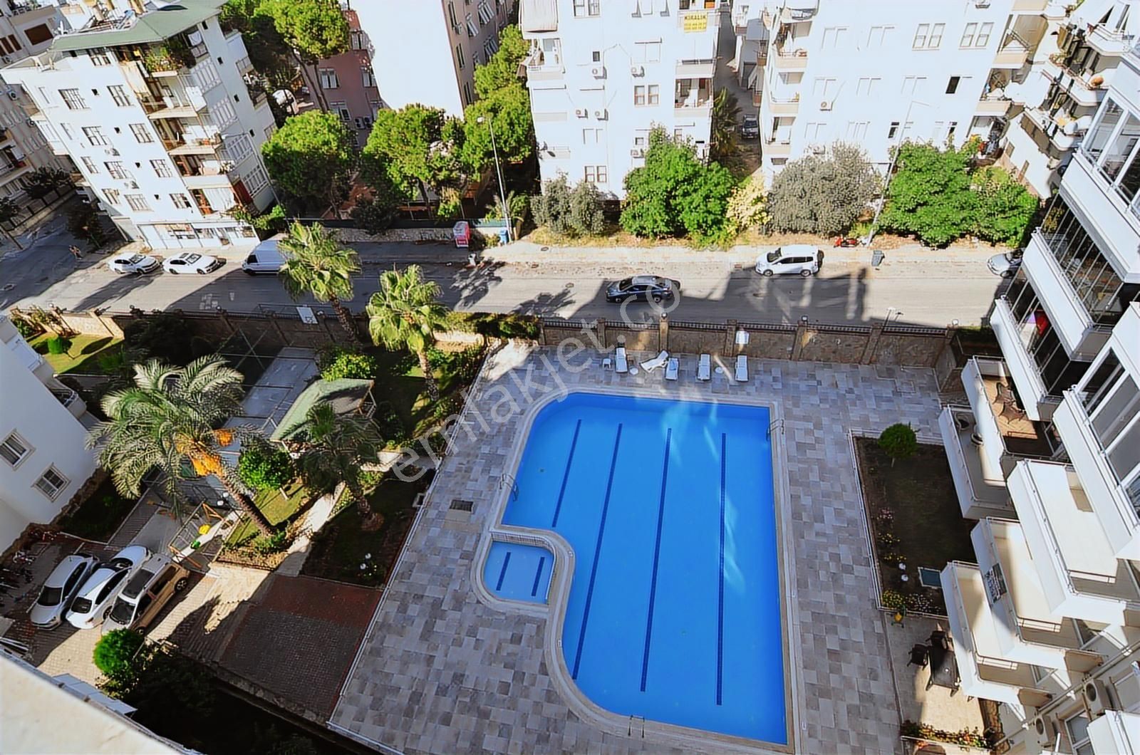 Alanya Galaksi Sitesi'de Satılık 5+1 Çift Daire