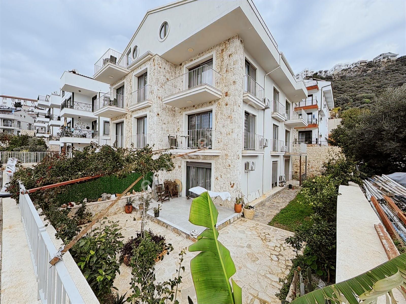 Kaş Mega Dan 3+1 Dubleks Bahçe Daire