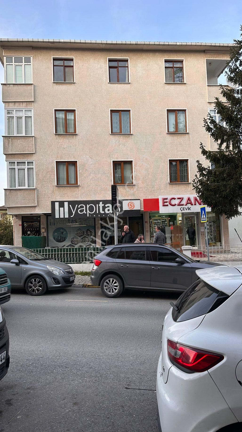 Kısıklı Metroya 3 Dakika ! Doğa Manzaralı, 3 Balkonlu, Ferah 3+1 Daire