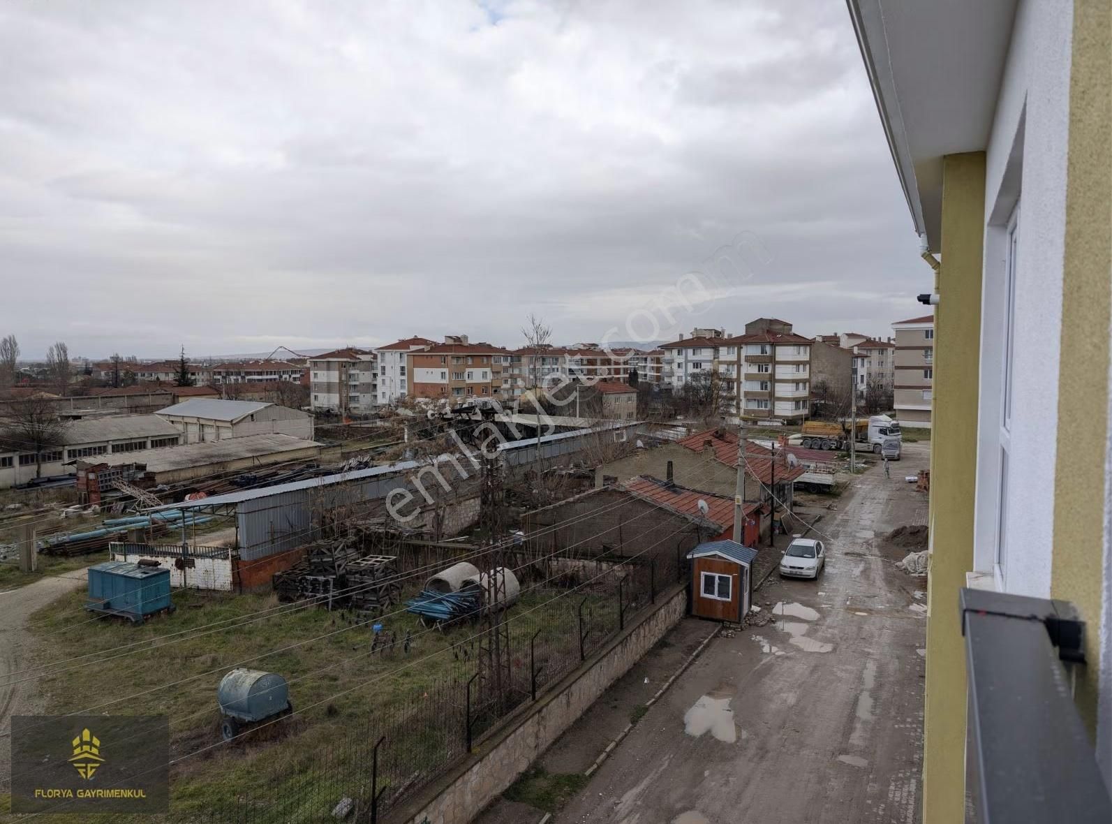 Satılık 2+1 Önü Açık Ferah Daire Balkonlu-asansörlü-köşe Daire - Görsel 3