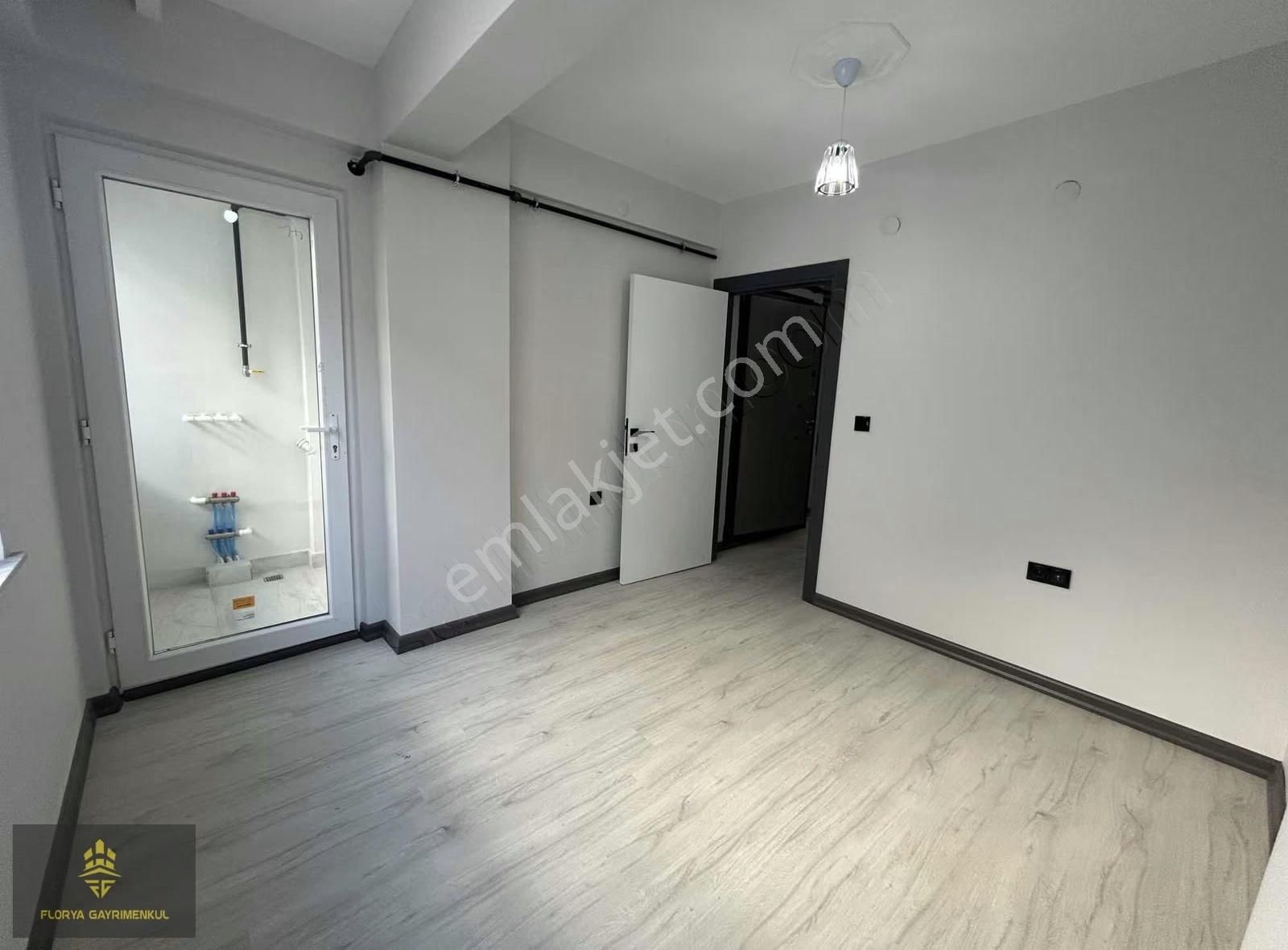 Anadolu Üniv. Yakını Sıfır Yerden Isıtmalı Balkonlu 1+1 Daire - Görsel 16