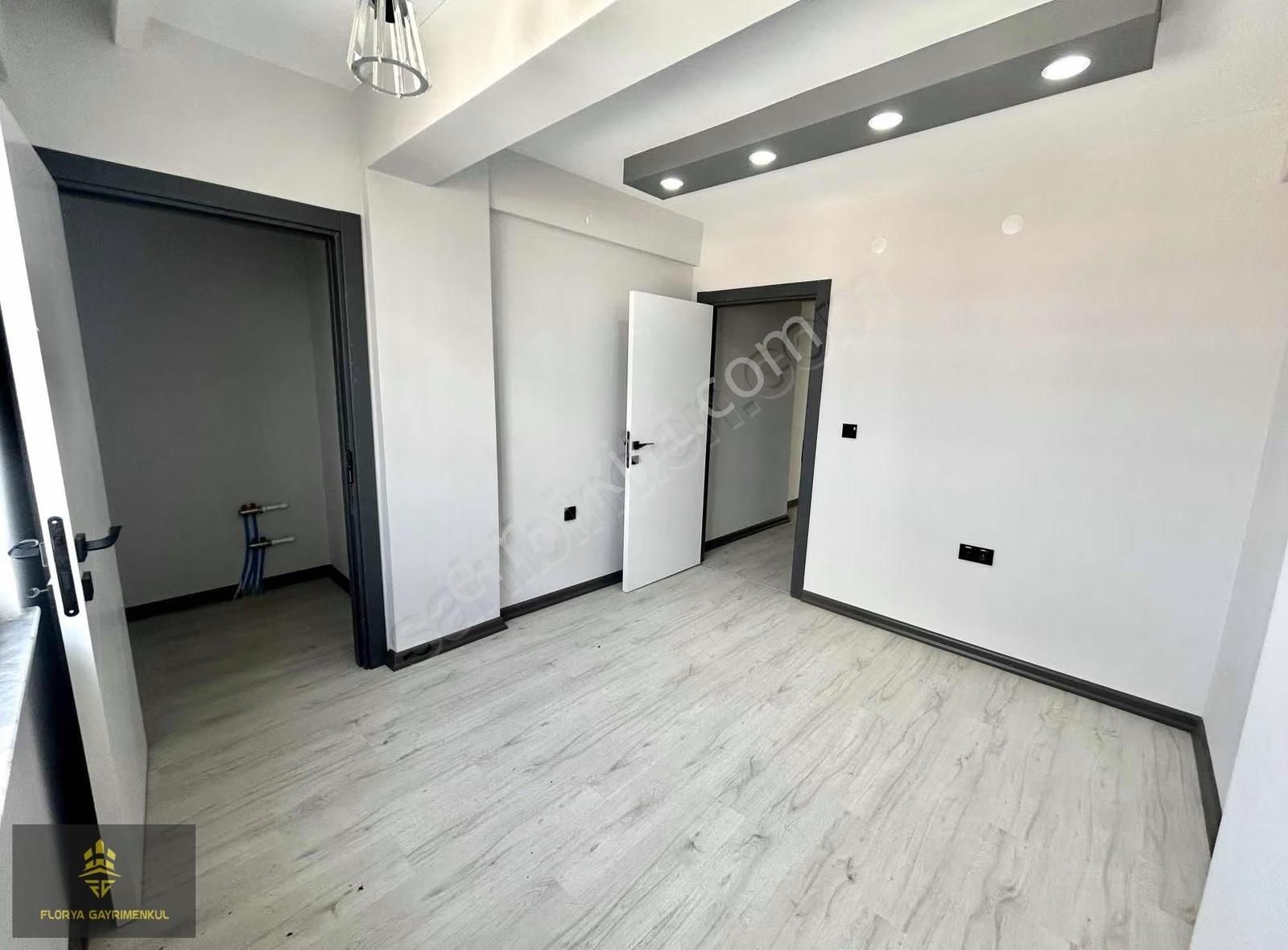 İsmet İnönü Cad. Ve Anadolu Üniv Yakını Sıfır Yüksek Kredili 3+1 - Görsel 17