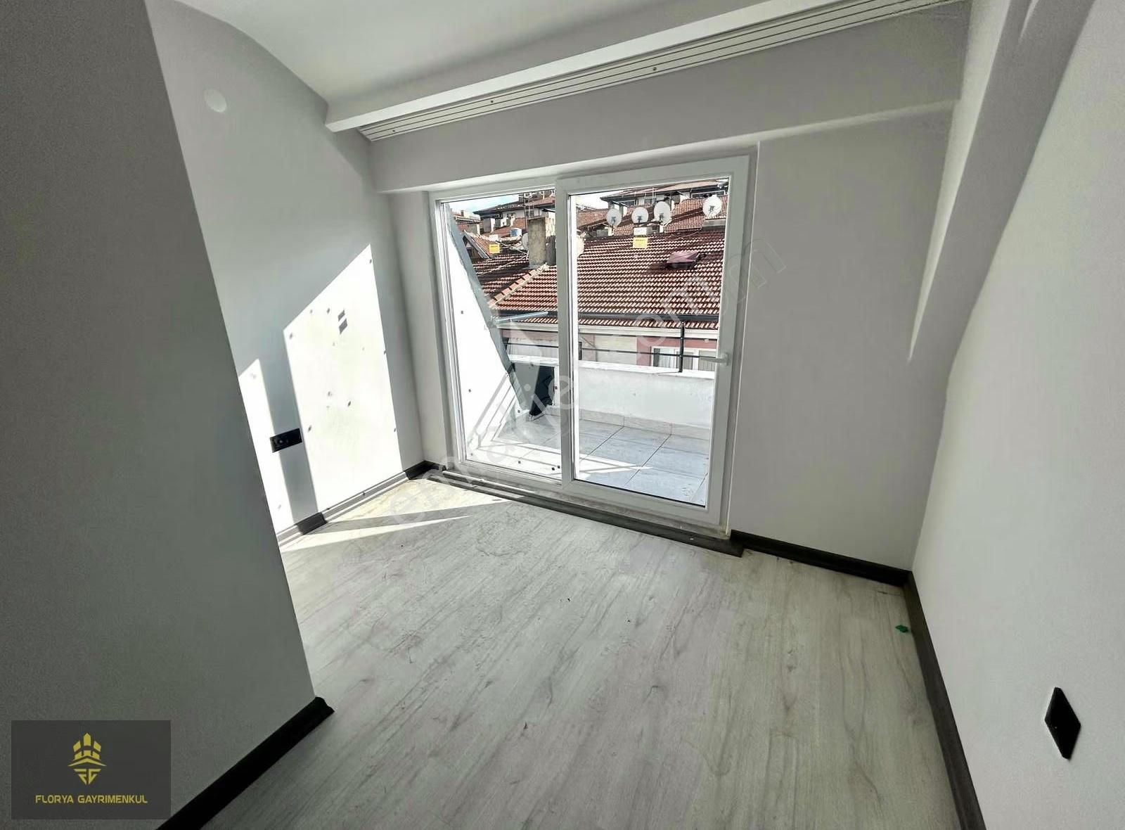 İsmet İnönü Cad. Ve Anadolu Üniv Yakını Sıfır Yüksek Kredili 3+1 - Görsel 11