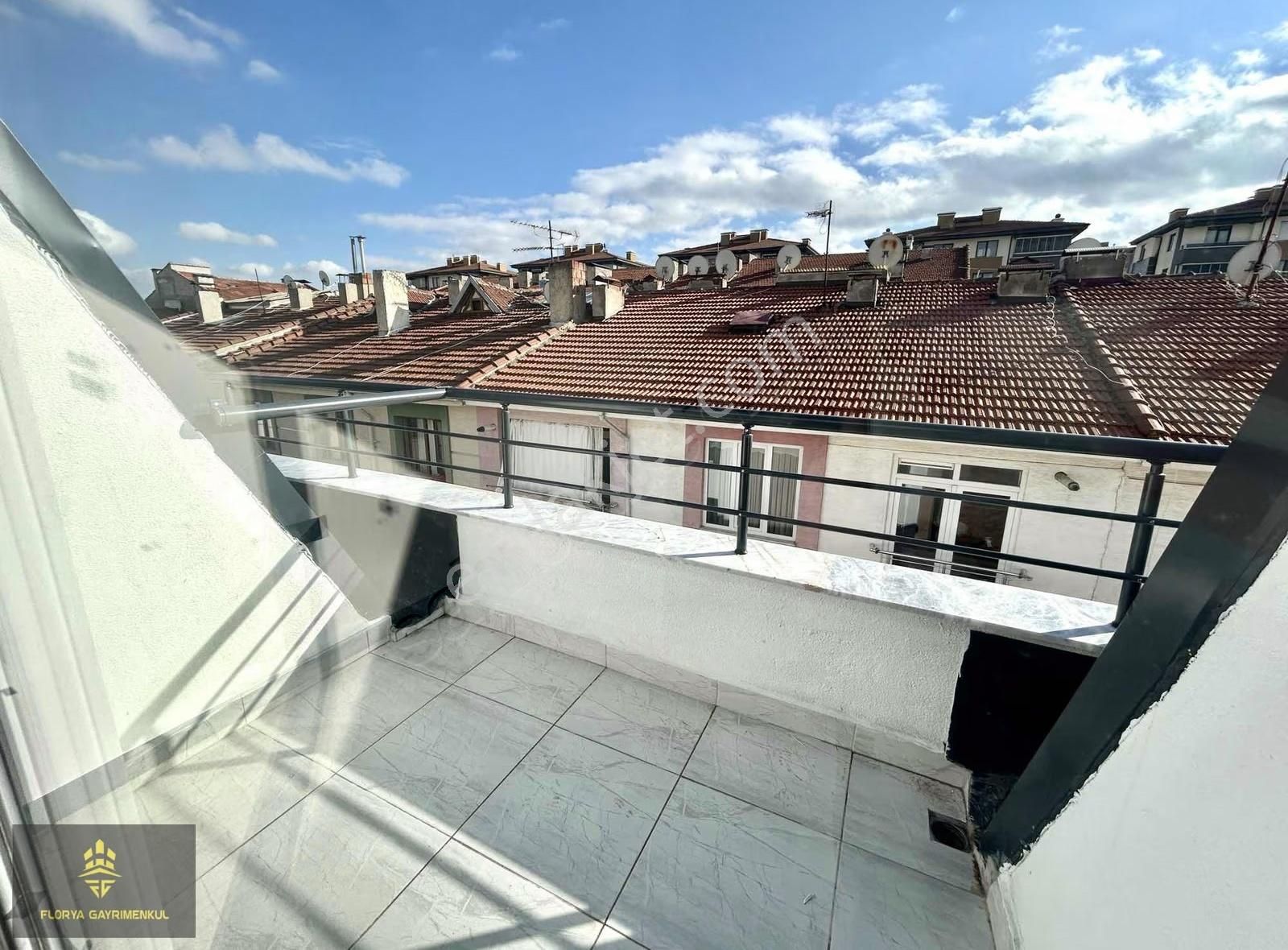 İsmet İnönü Cad. Ve Anadolu Üniv Yakını Sıfır Yüksek Kredili 3+1