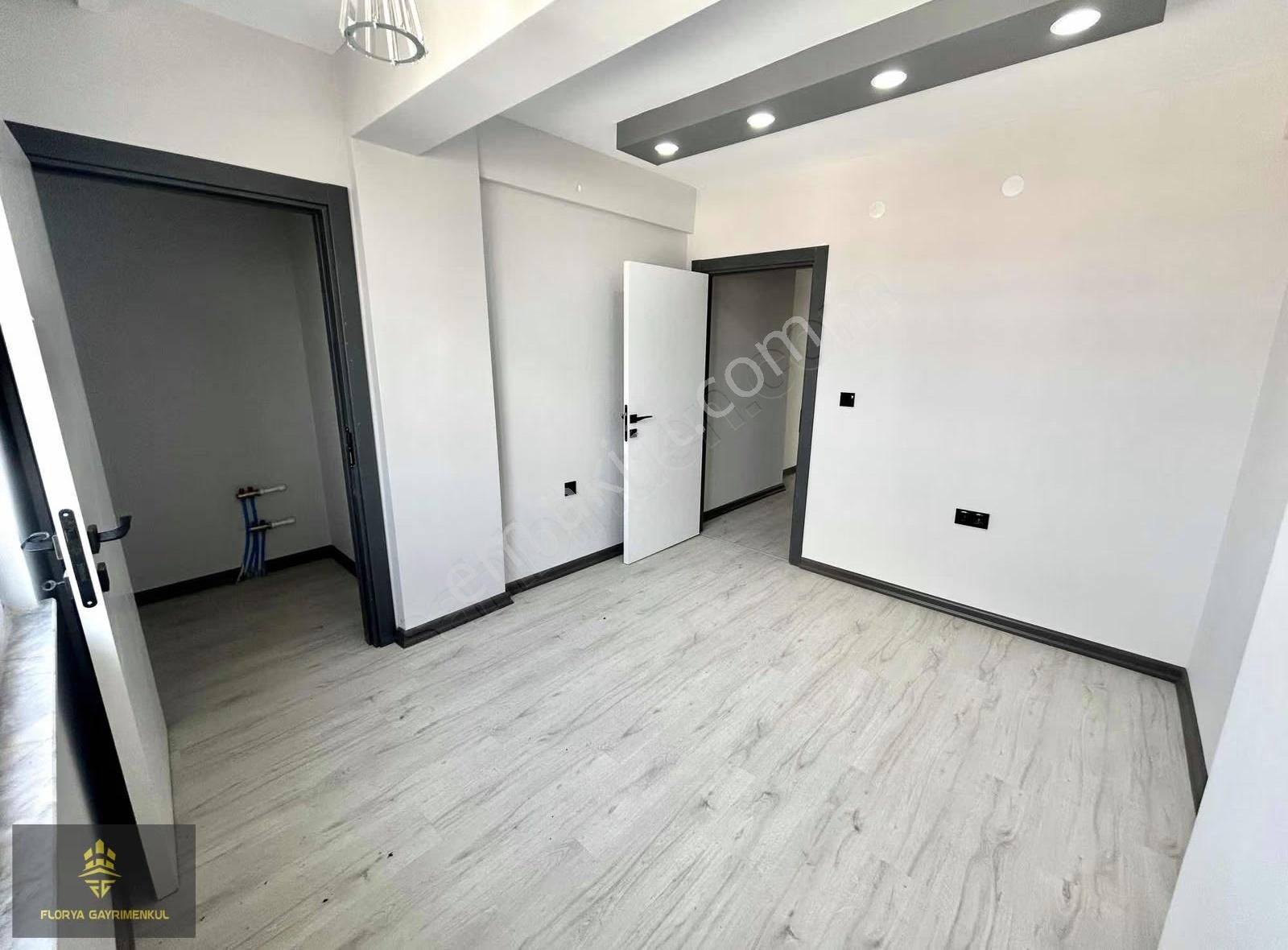 İsmet İnönü Cad. Ve Anadolu Üniv Yakını Sıfır Yüksek Kredili 3+1 - Görsel 27