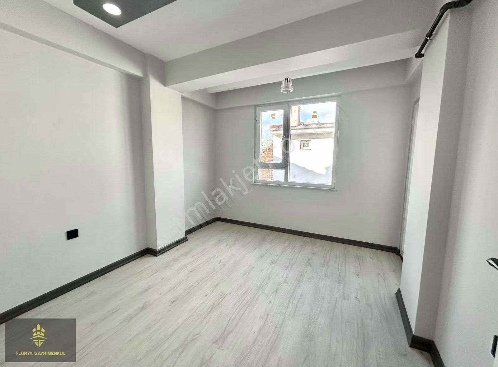 İsmet İnönü Cad. Ve Anadolu Üniv Yakını Sıfır Yüksek Kredili 3+1 - Görsel 18