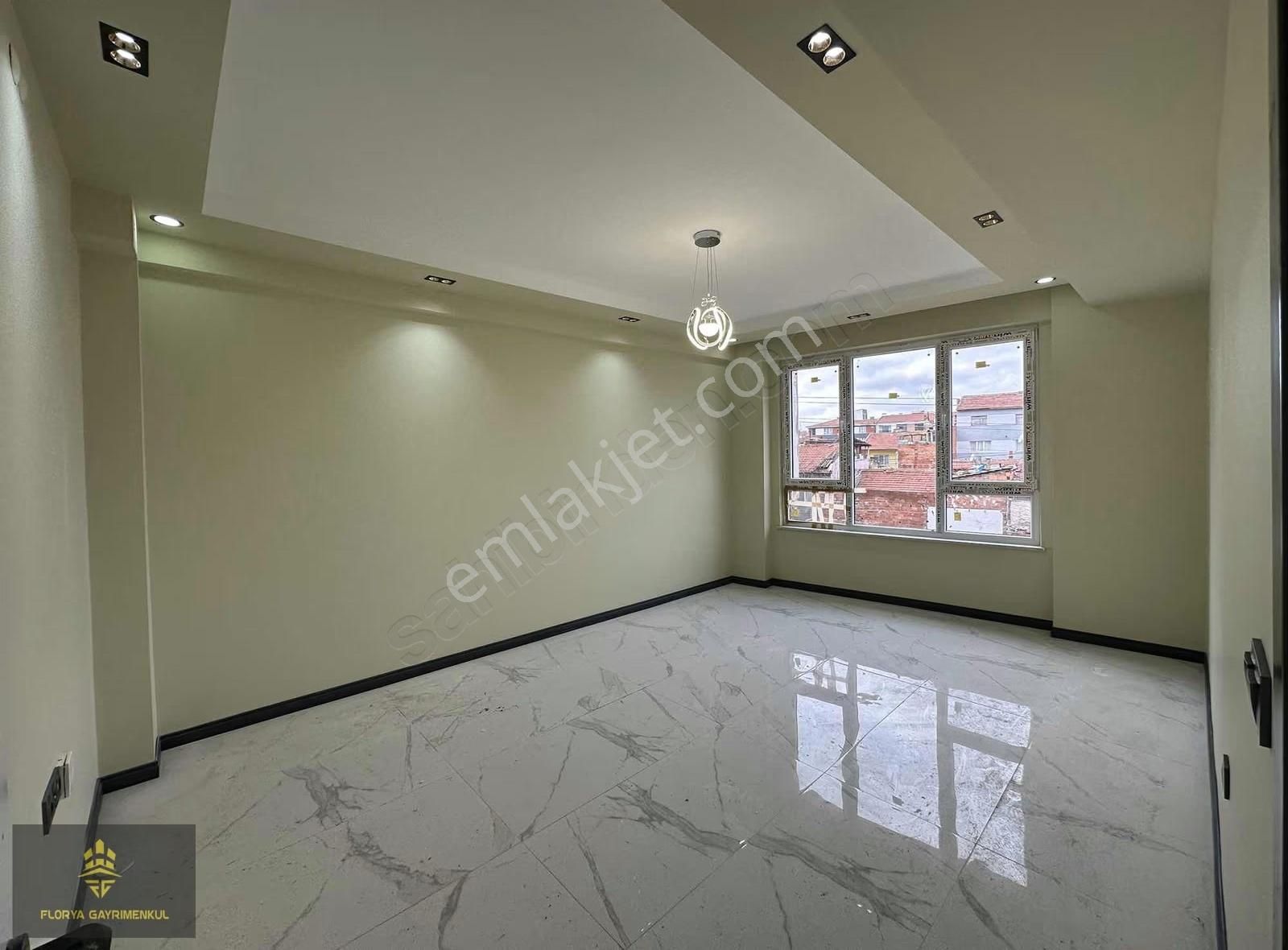 Esentepe Mah Eğitimciler Cad Yakını Geniş 2+1 Satılık Daireler