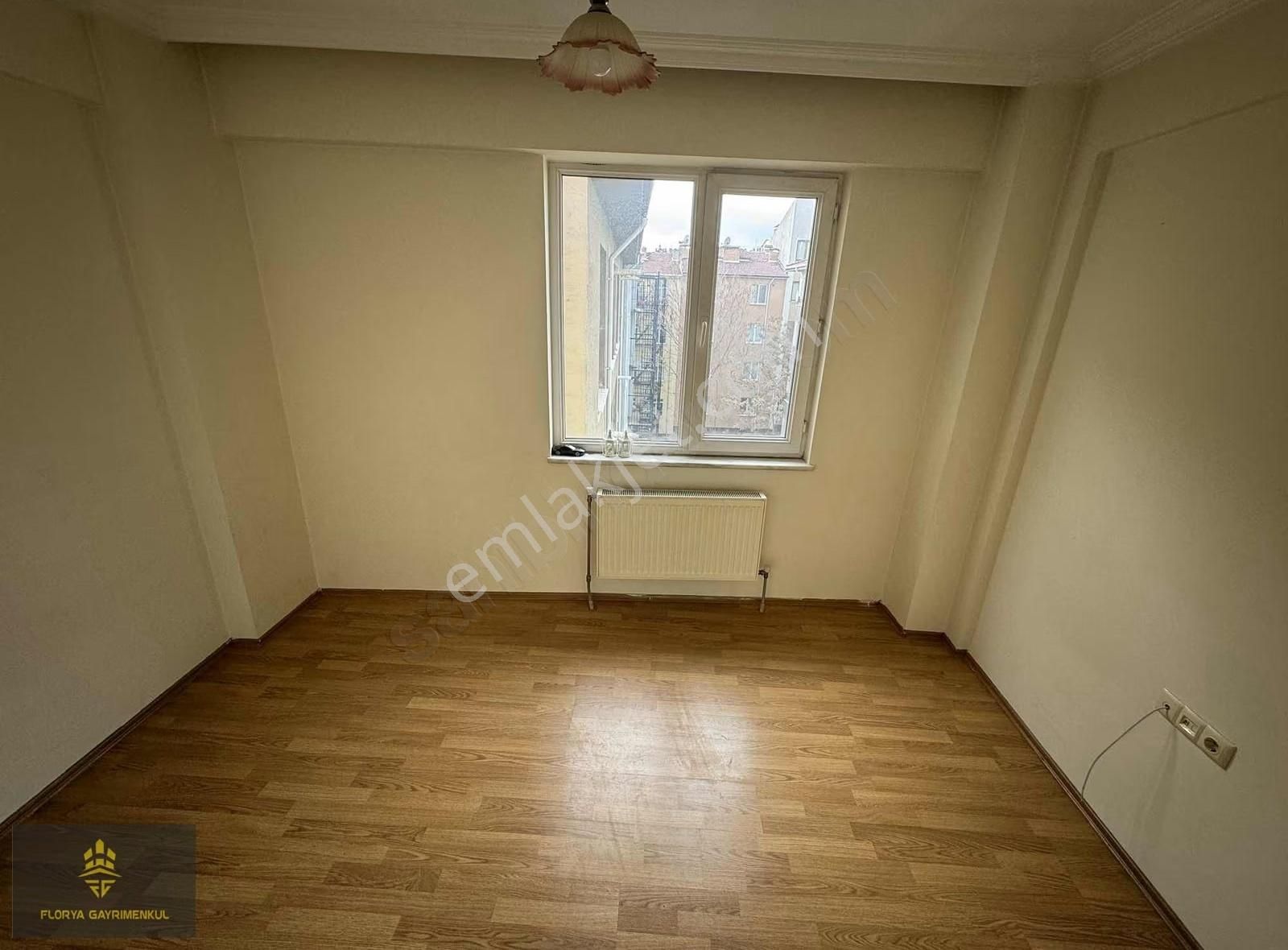 Espark Yakını Ayrı Mutfaklı Geniş 2+0 Ara Kat Daire - Görsel 10