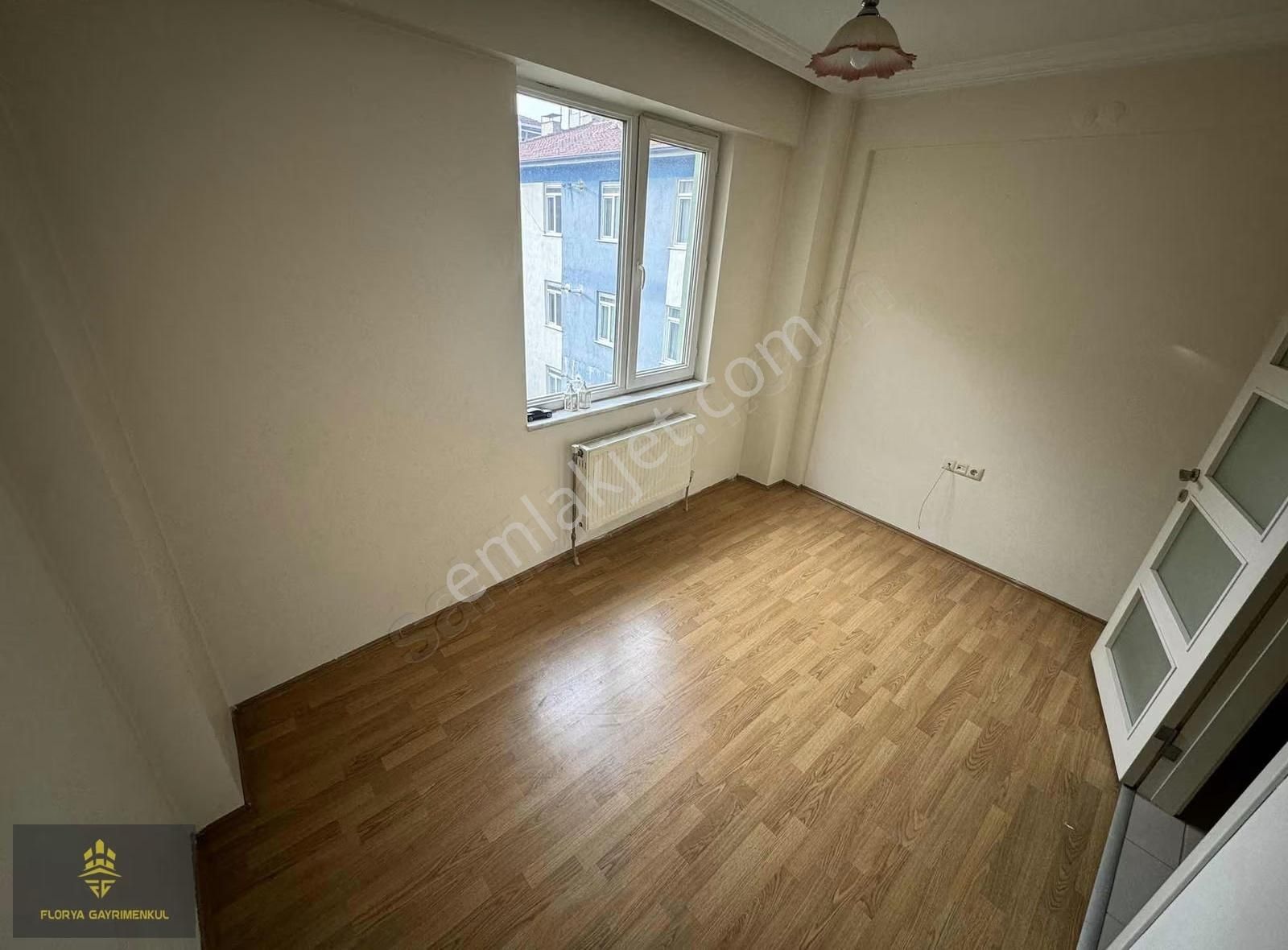 Espark Yakını Ayrı Mutfaklı Geniş 2+0 Ara Kat Daire - Görsel 8