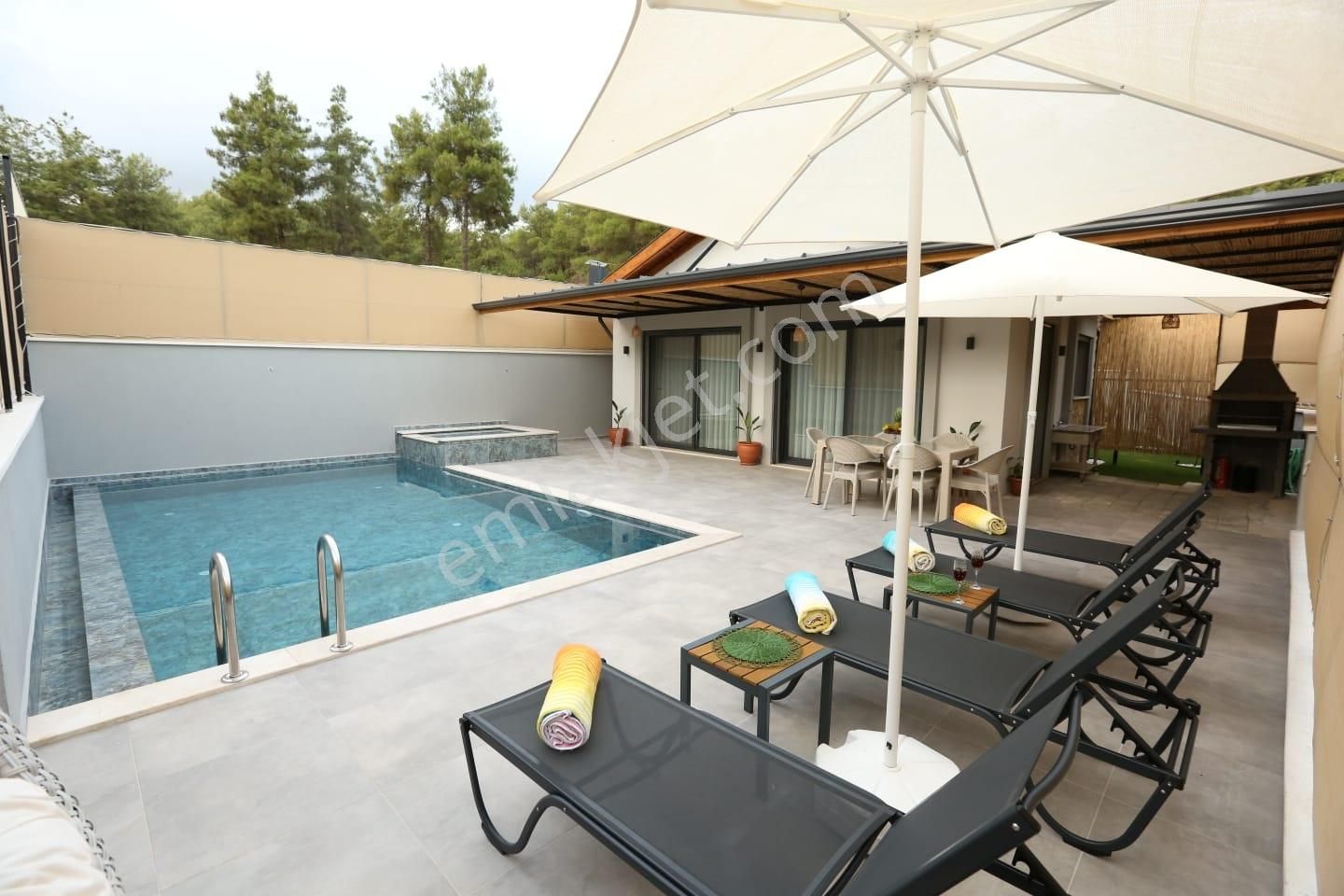 Stoptan Karagedikte Müstakil Havuzlu 2+1 Villa