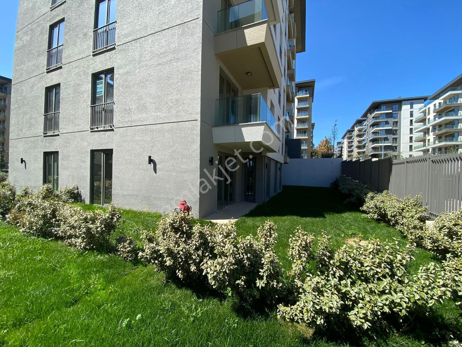 Çınarköy Evleri Geniş Bahçeli Köşe Tip Kiralık 3+1 Daire