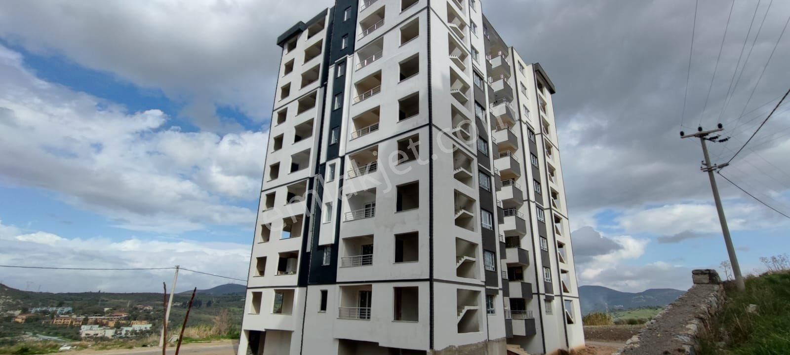 Kuşadası Uydukent’te Ara Kat Daire Satılık