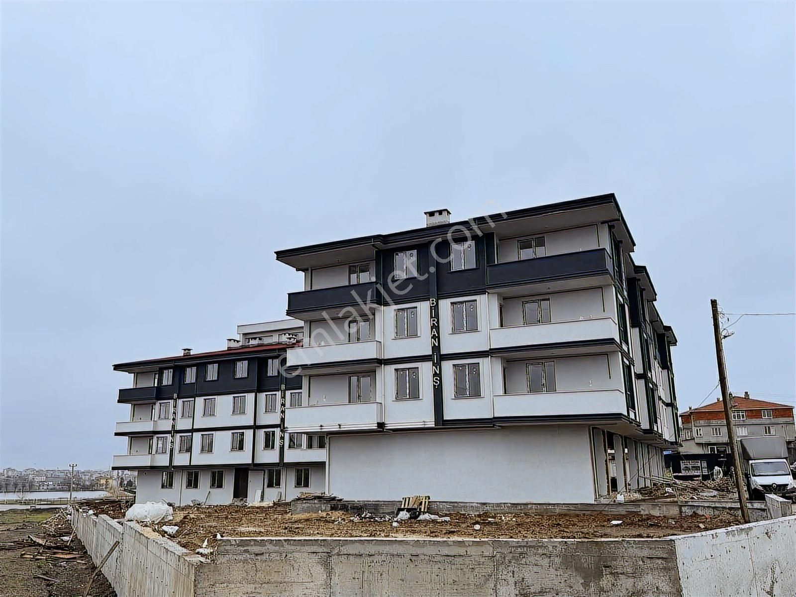 Ergene Marmaracıkta Gölün Yanında Geniş Site İçersinde 2+1