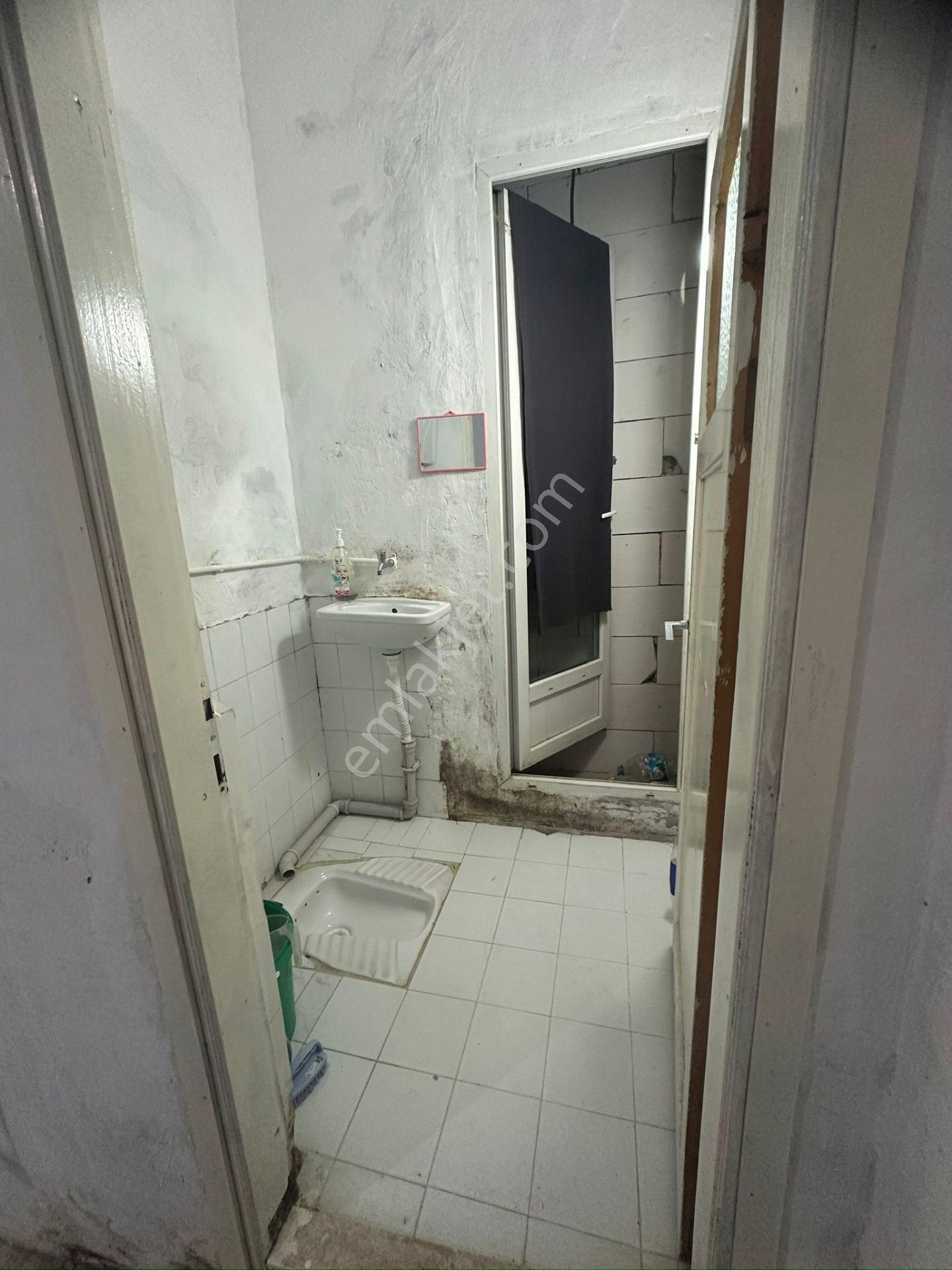 Balçova Eğitim Mahallesinde Ana Cadde Üzeri Satlık 1+1 Dükkan - Görsel 8