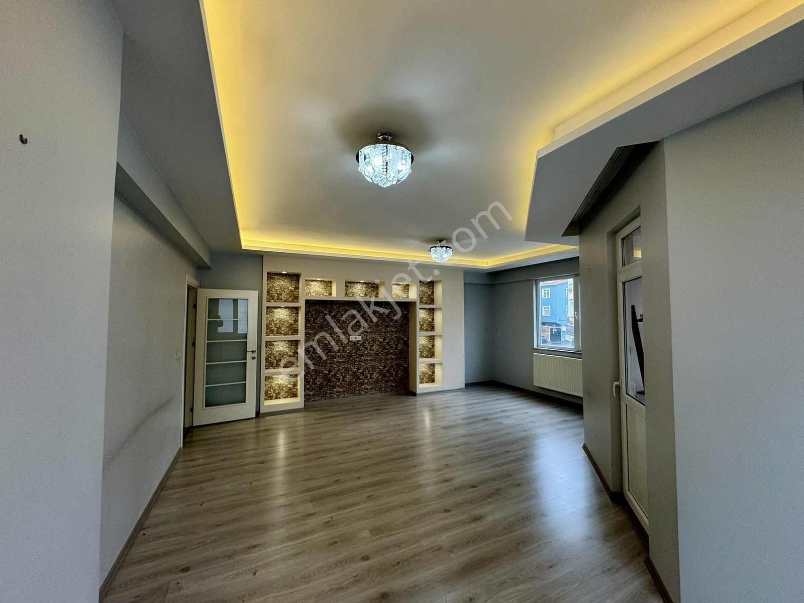 Cadde Üzeri Sakin Bölge 3+1 Kiralık Daire Çobançeşme