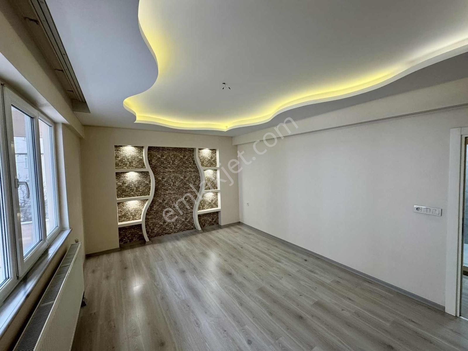 Cadde Üzeri Sakin Bölge 3+1 Kiralık Daire Çobançeşme - Görsel 2