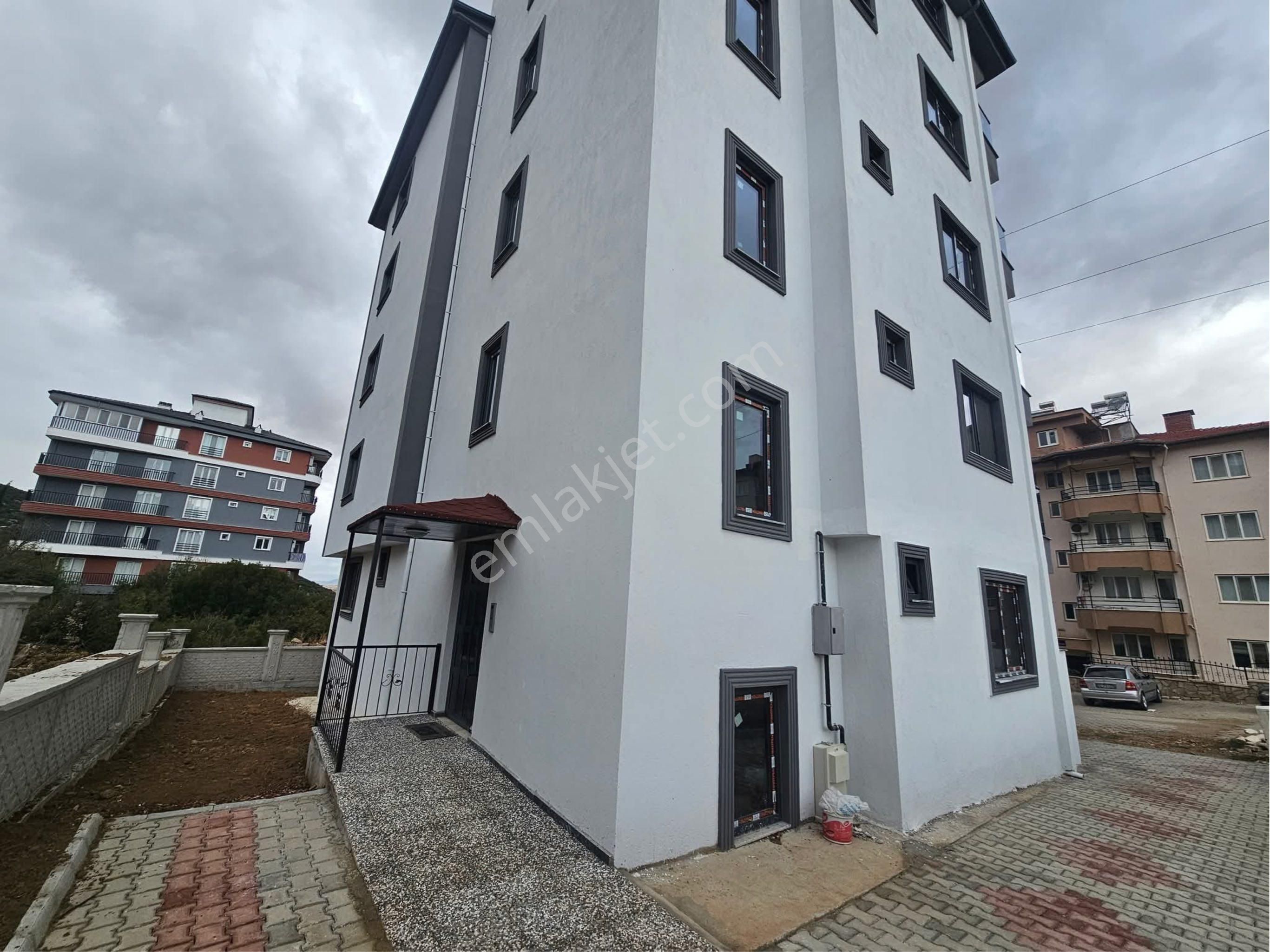 Tavas Merkezde Yerden Isıtmalı Çift Balkonlu Geniş Sıfır Daire - Görsel 2