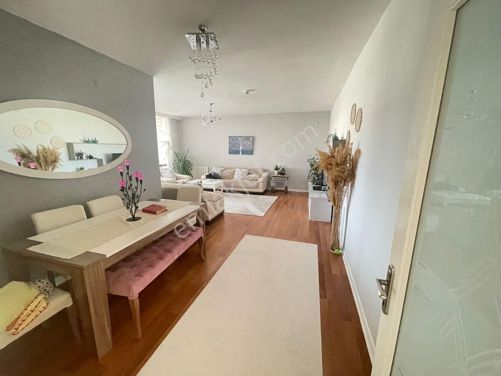 Bilgen Vatan'dan Yeşiltepe Cadde'de Emsalsiz Manzaralı Megalüks Yapılı 4+1 Site Dairesi - Görsel 6