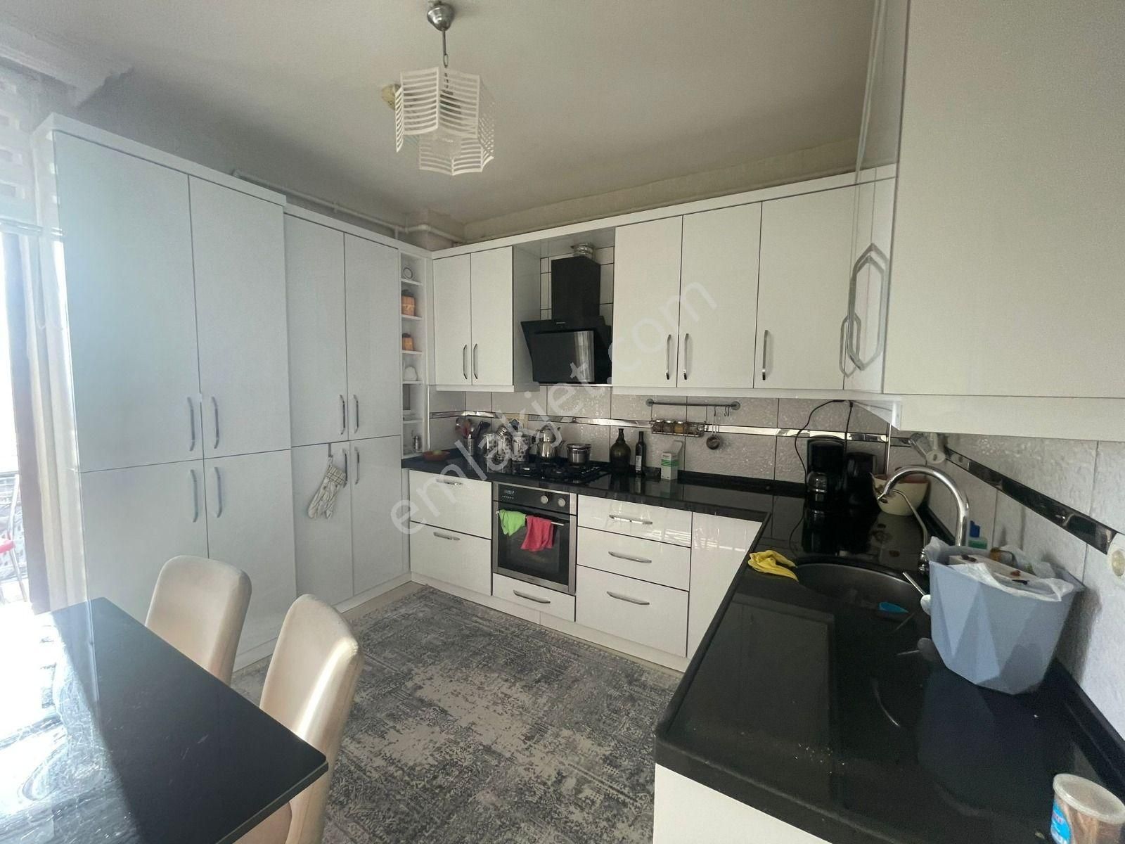 Bilgen Vatan'dan Yeşiltepe Cadde'de Emsalsiz Manzaralı Megalüks Yapılı 4+1 Site Dairesi - Görsel 7