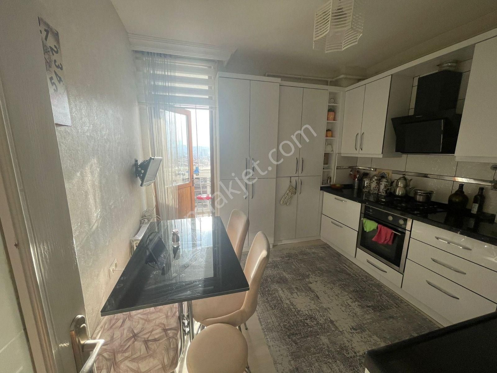 Bilgen Vatan'dan Yeşiltepe Cadde'de Emsalsiz Manzaralı Megalüks Yapılı 4+1 Site Dairesi - Görsel 3