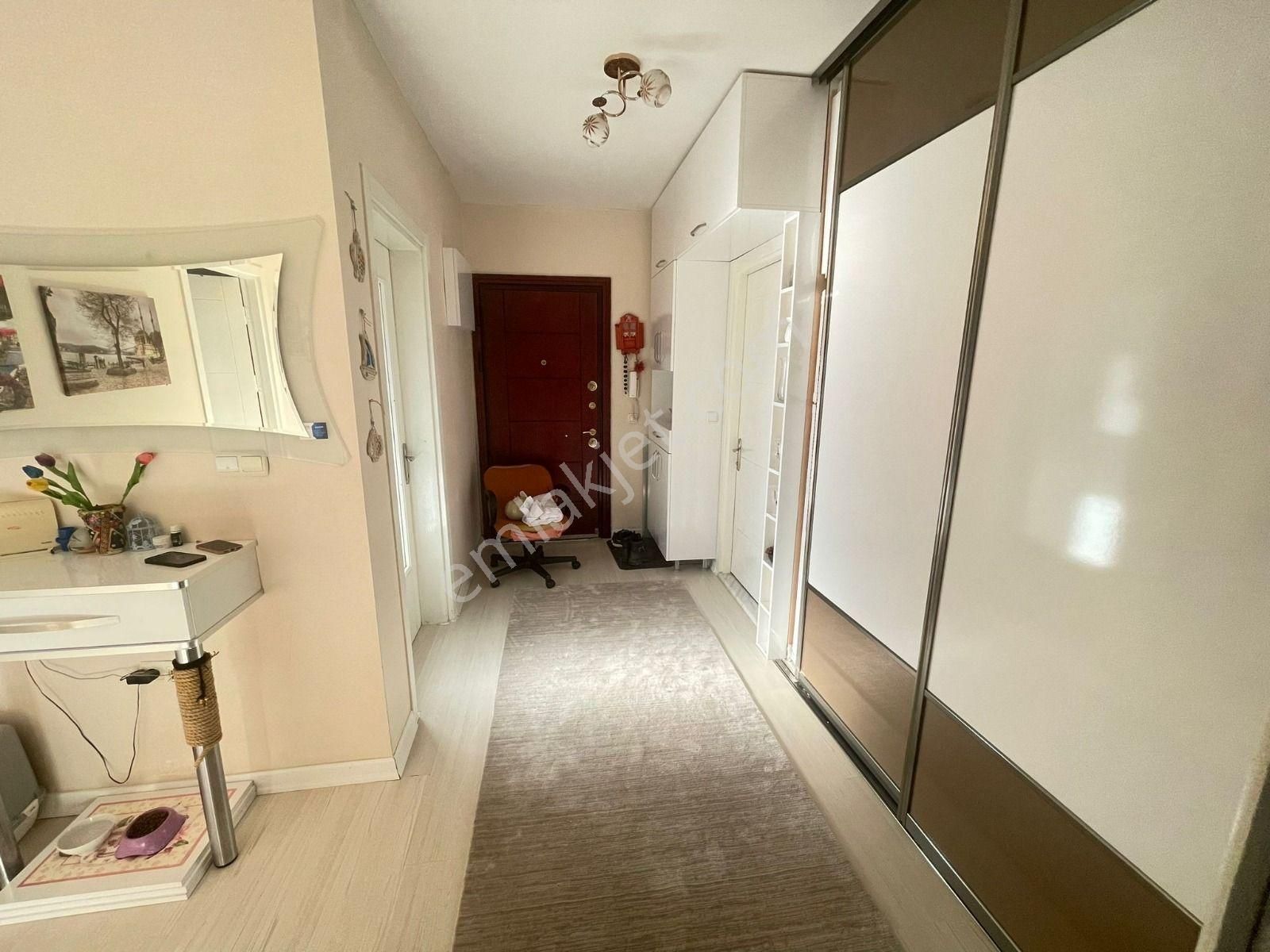 Bilgen Vatan'dan Yeşiltepe Cadde'de Emsalsiz Manzaralı Megalüks Yapılı 4+1 Site Dairesi - Görsel 13