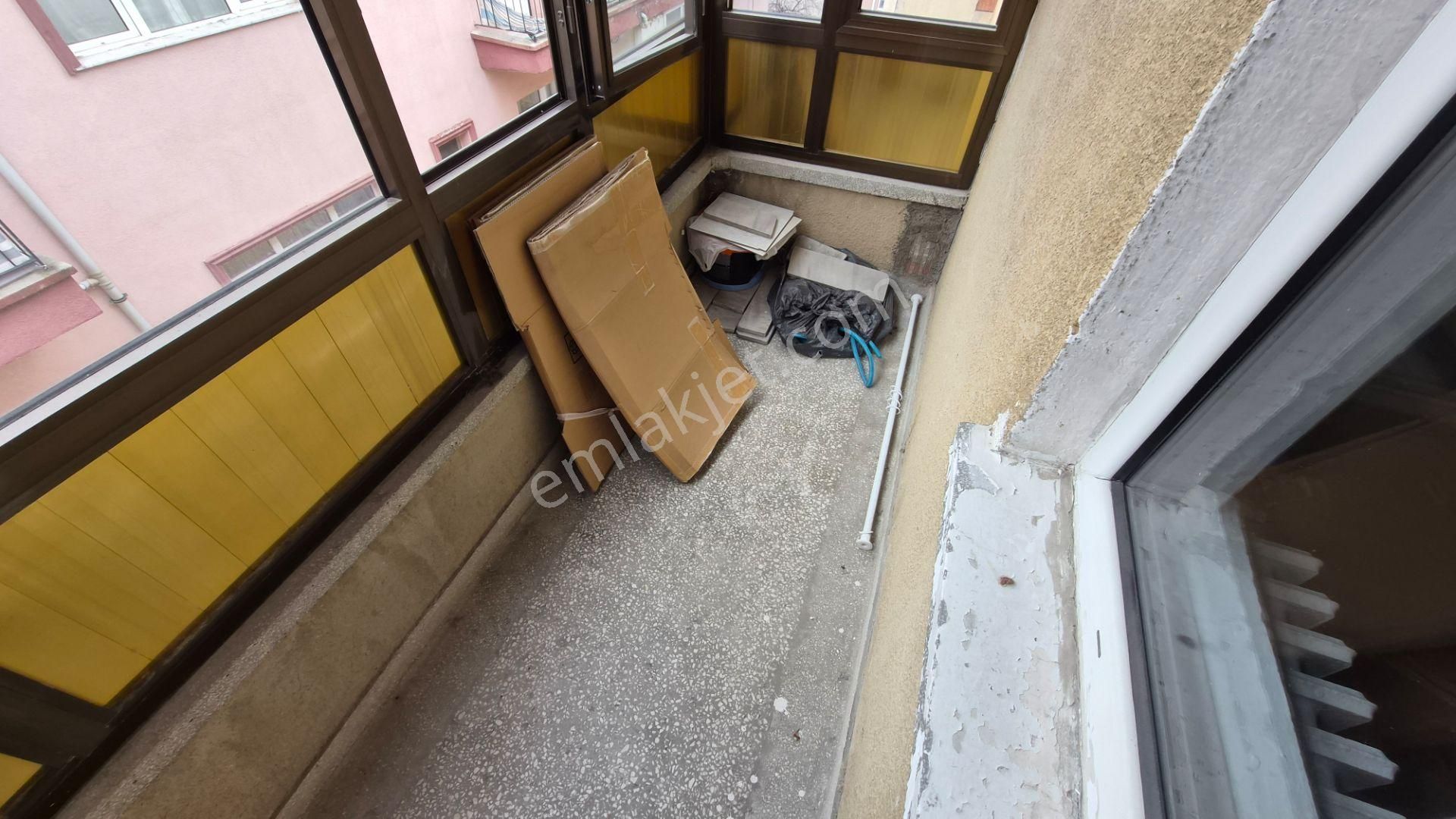 Kent Emlaktan Abidinpaşada 3. Katta 3+1 Full Yapılı Kiralık Daire - Görsel 16