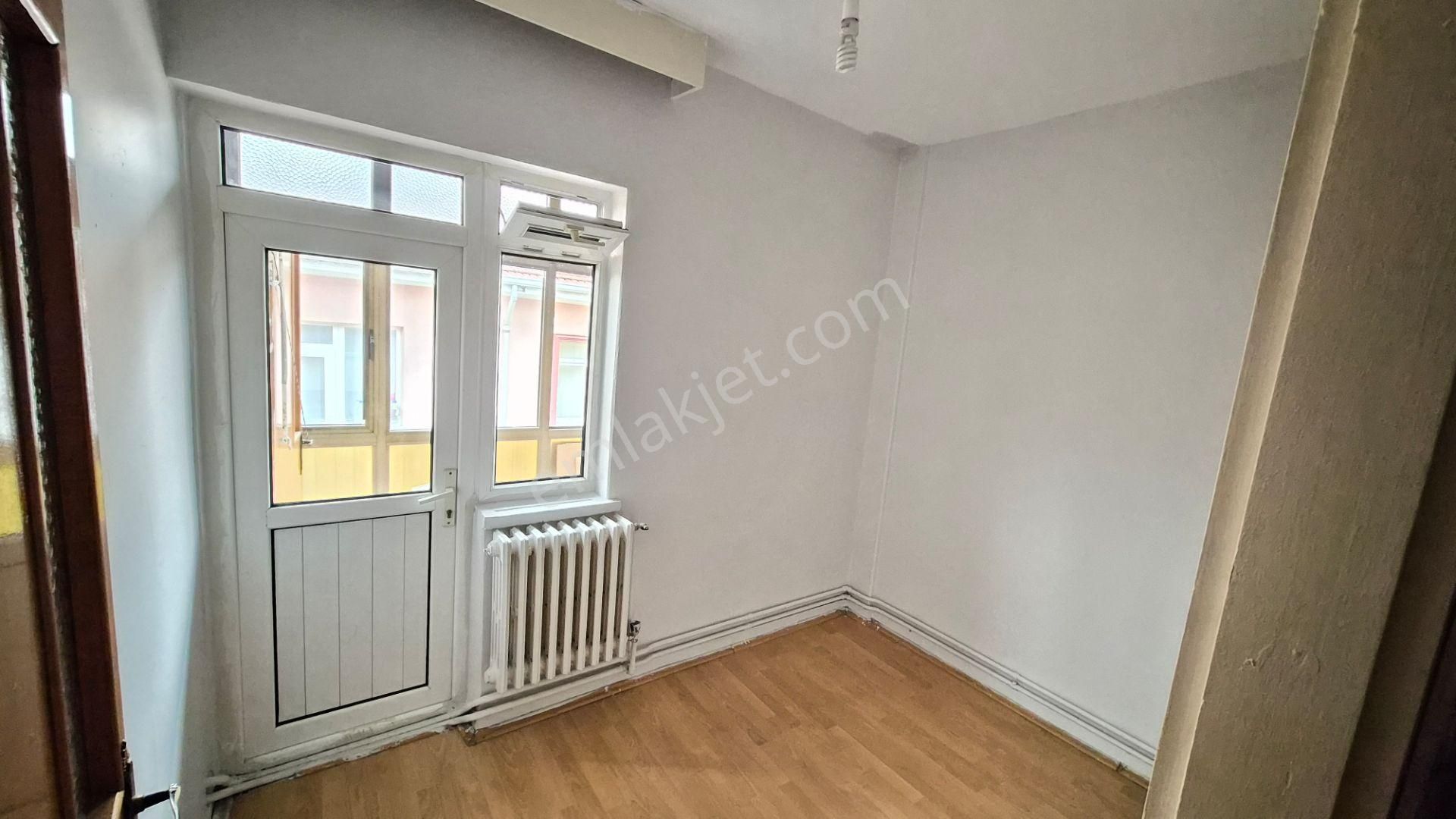 Kent Emlaktan Abidinpaşada 3. Katta 3+1 Full Yapılı Kiralık Daire - Görsel 14