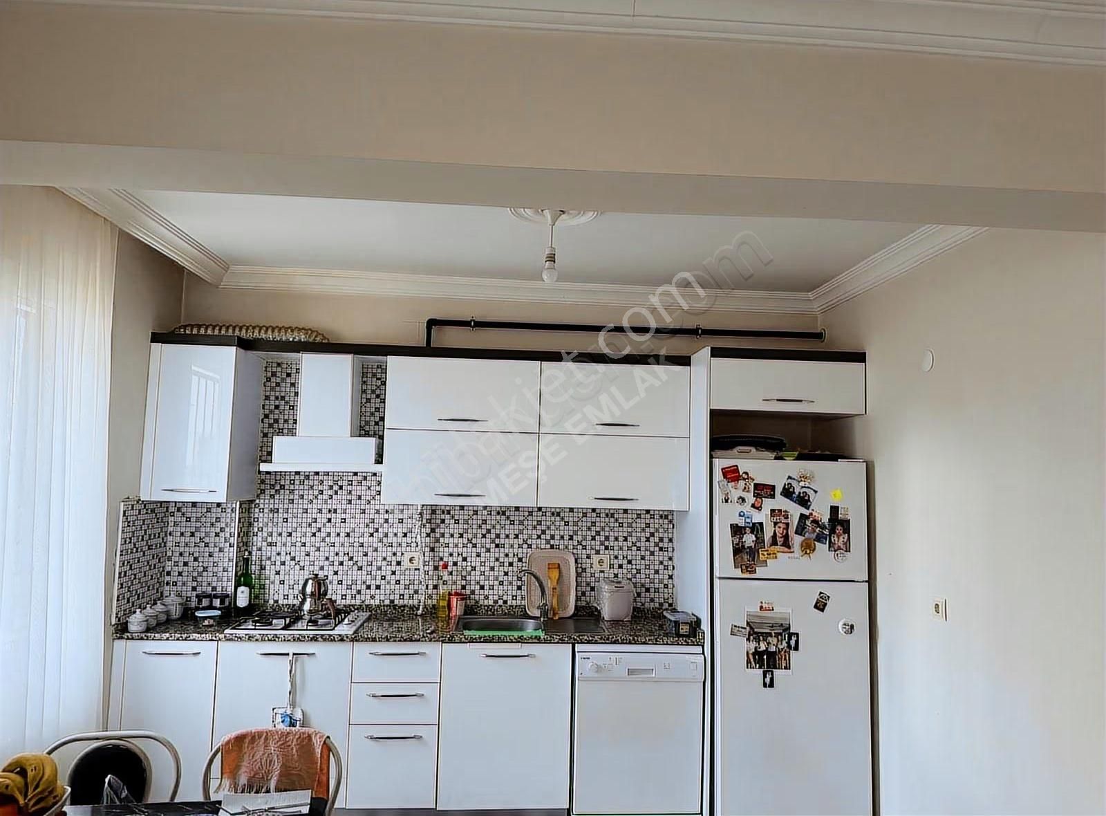 Cüneytbey Mahallesinde Satılık 2+1 Meşe Emlak'tan