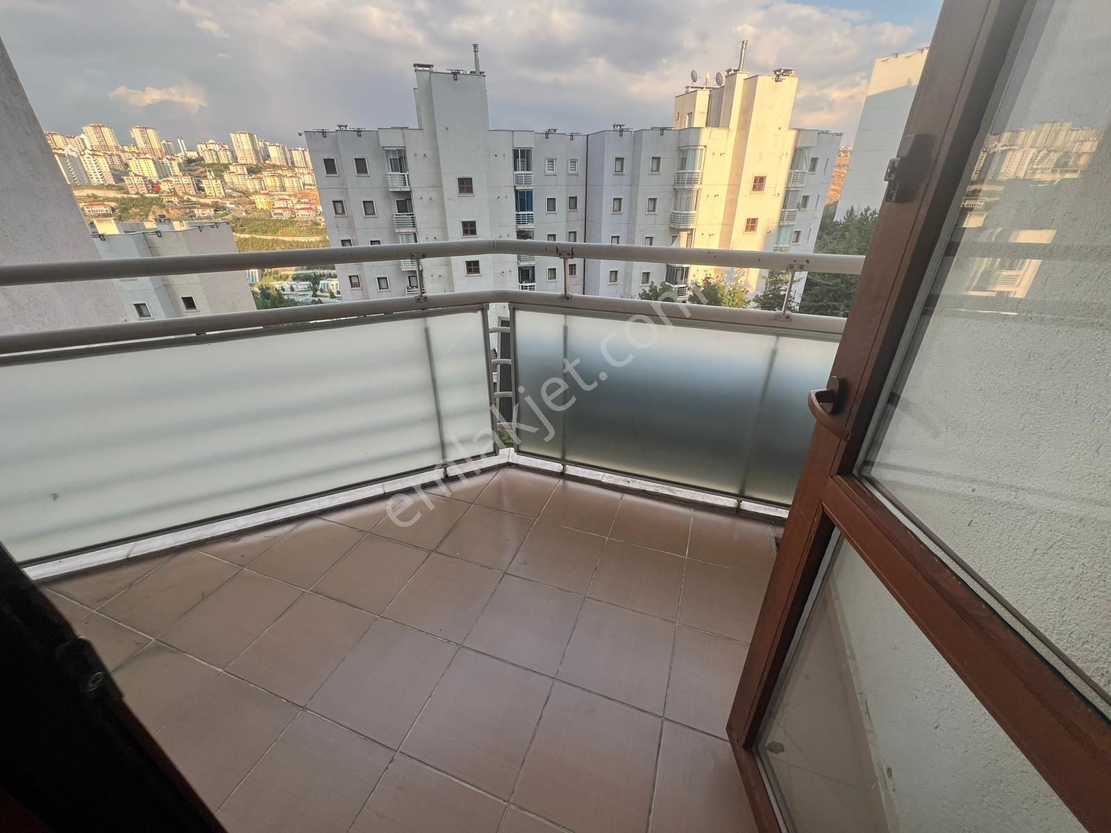 Bilgen Vatan'dan Yeşiltepe'de Ana Cadde Üzeri 3+1 3. Kat Konumunda Manzaralı Satılık - Görsel 17