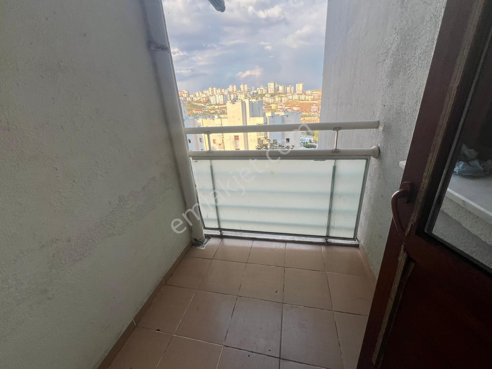 Bilgen Vatan'dan Yeşiltepe'de Ana Cadde Üzeri 3+1 3. Kat Konumunda Manzaralı Satılık - Görsel 24