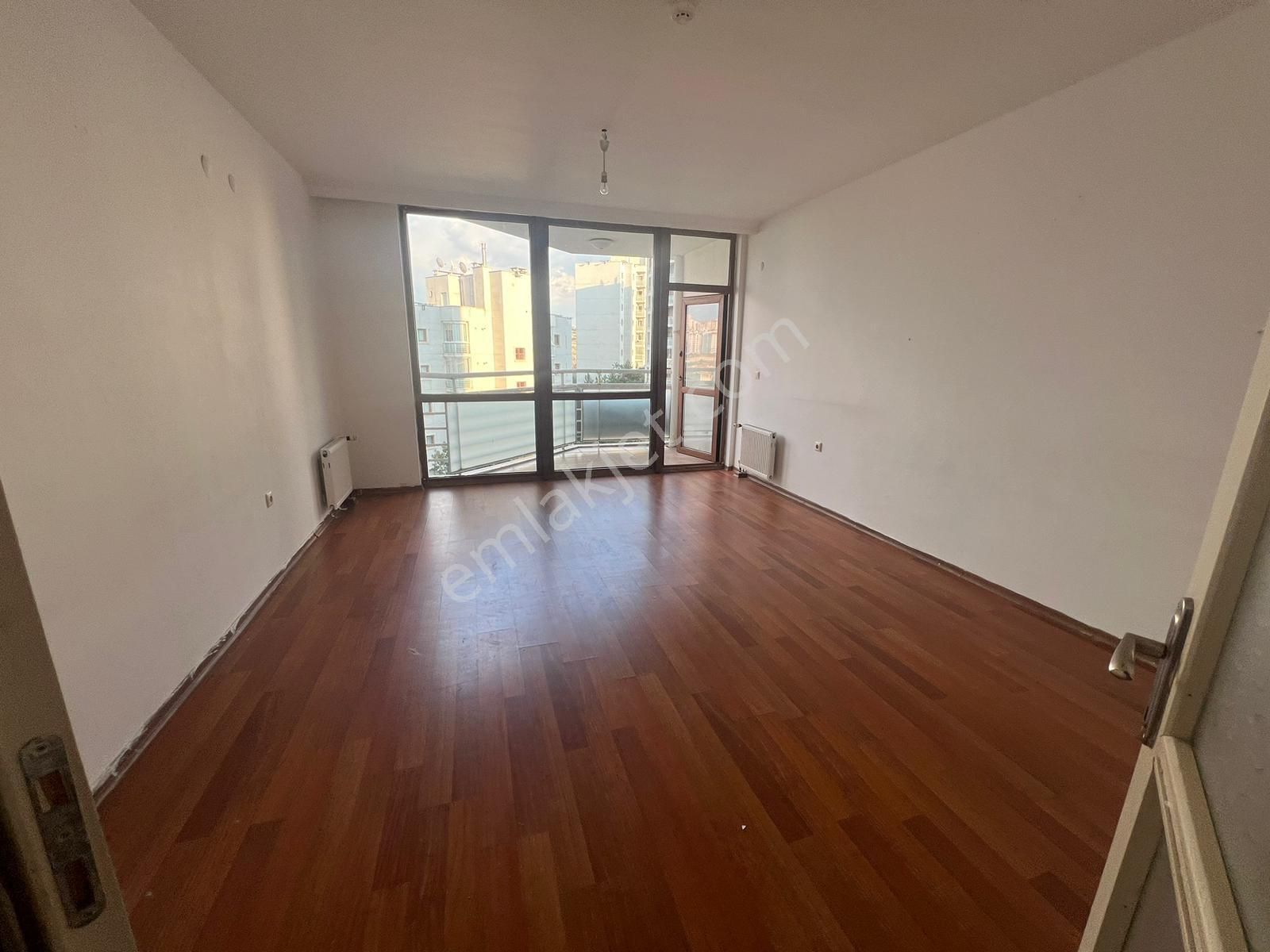 Bilgen Vatan'dan Yeşiltepe'de Ana Cadde Üzeri 3+1 3. Kat Konumunda Manzaralı Satılık