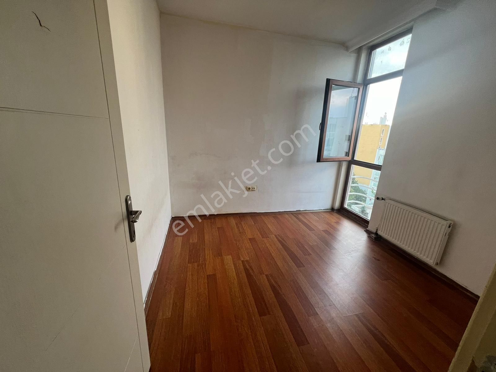 Bilgen Vatan'dan Yeşiltepe'de Ana Cadde Üzeri 3+1 3. Kat Konumunda Manzaralı Satılık - Görsel 4