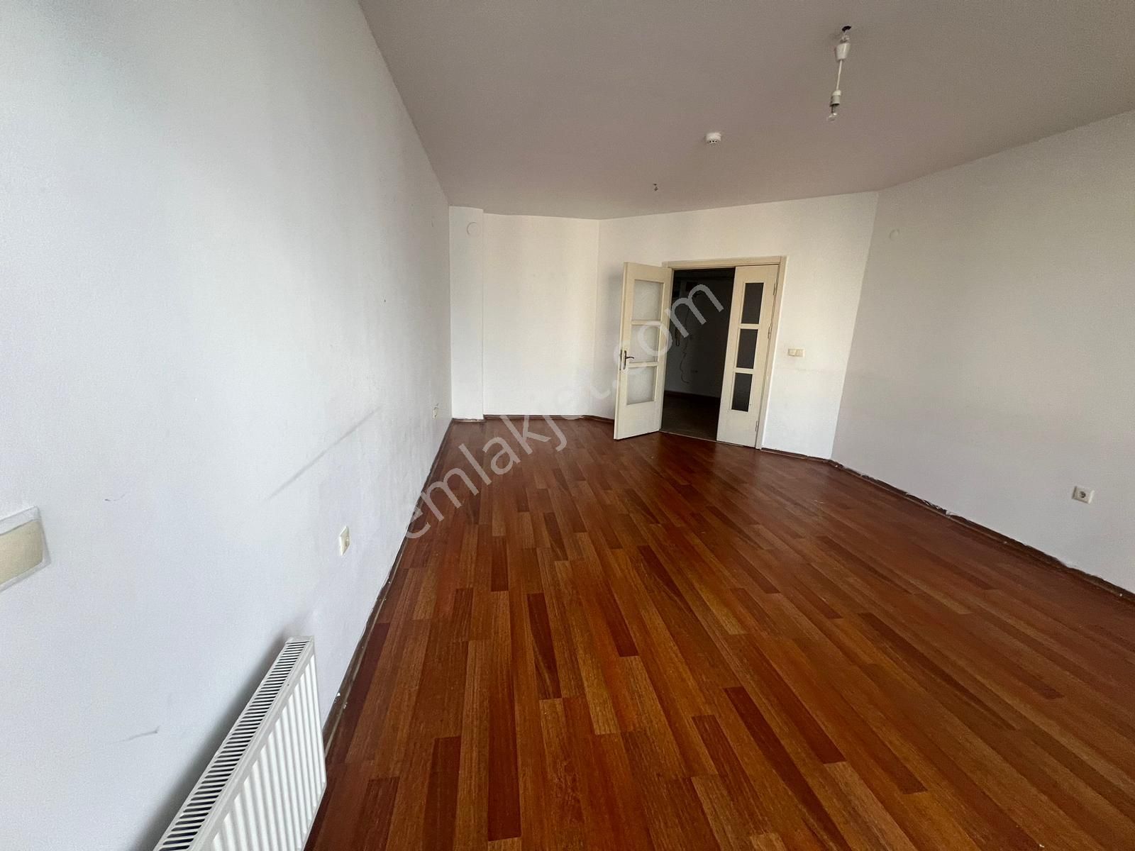 Bilgen Vatan'dan Yeşiltepe'de Ana Cadde Üzeri 3+1 3. Kat Konumunda Manzaralı Satılık - Görsel 13