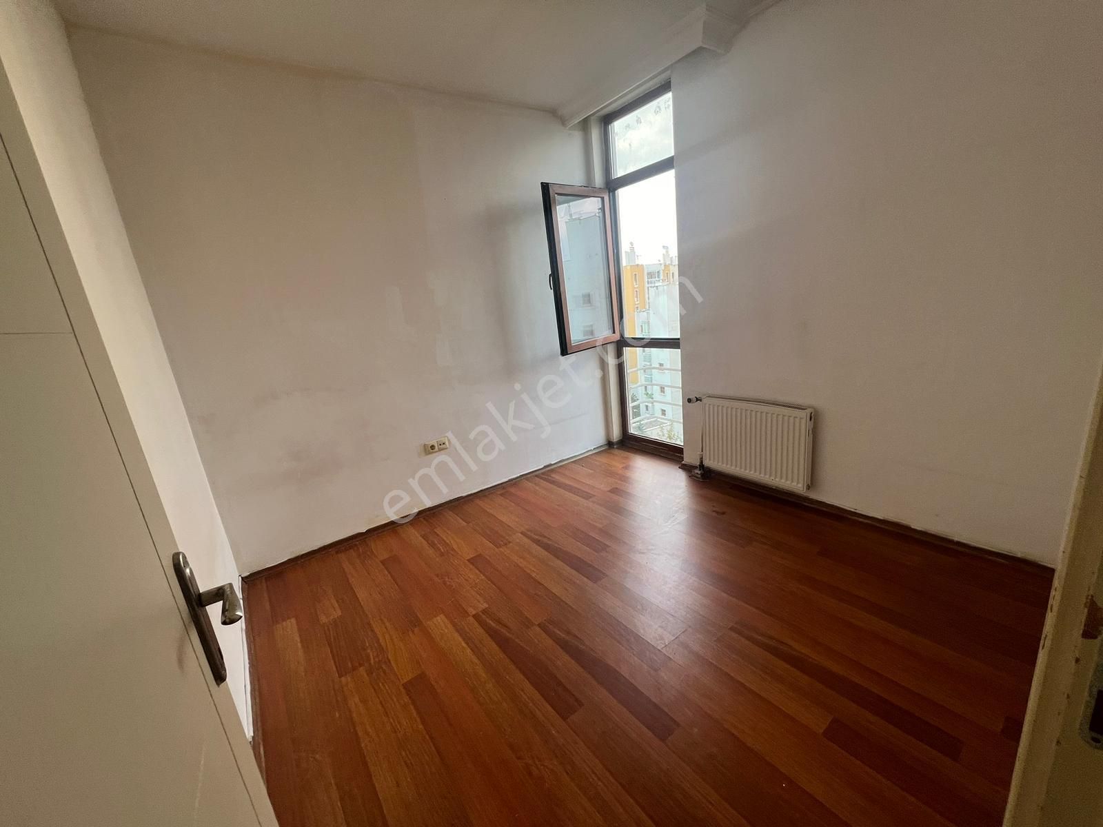 Bilgen Vatan'dan Yeşiltepe'de Ana Cadde Üzeri 3+1 3. Kat Konumunda Manzaralı Satılık - Görsel 2