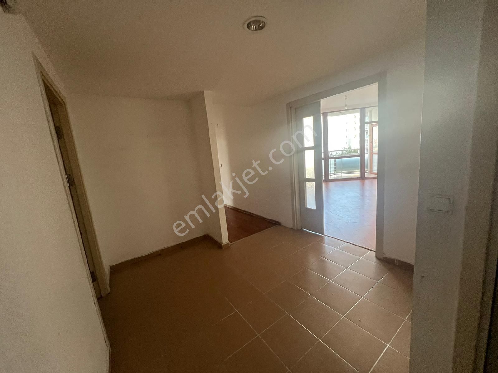 Bilgen Vatan'dan Yeşiltepe'de Ana Cadde Üzeri 3+1 3. Kat Konumunda Manzaralı Satılık - Görsel 14