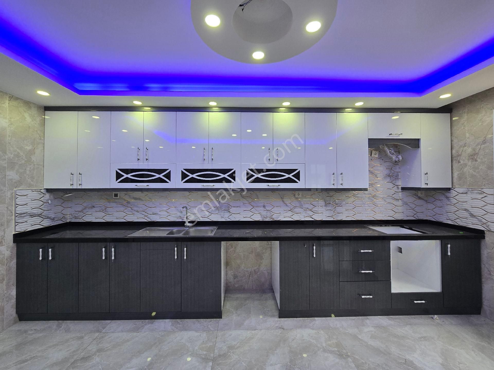 Mıdık Ta 3+1 Kapalı Mutfak 200m² Ev