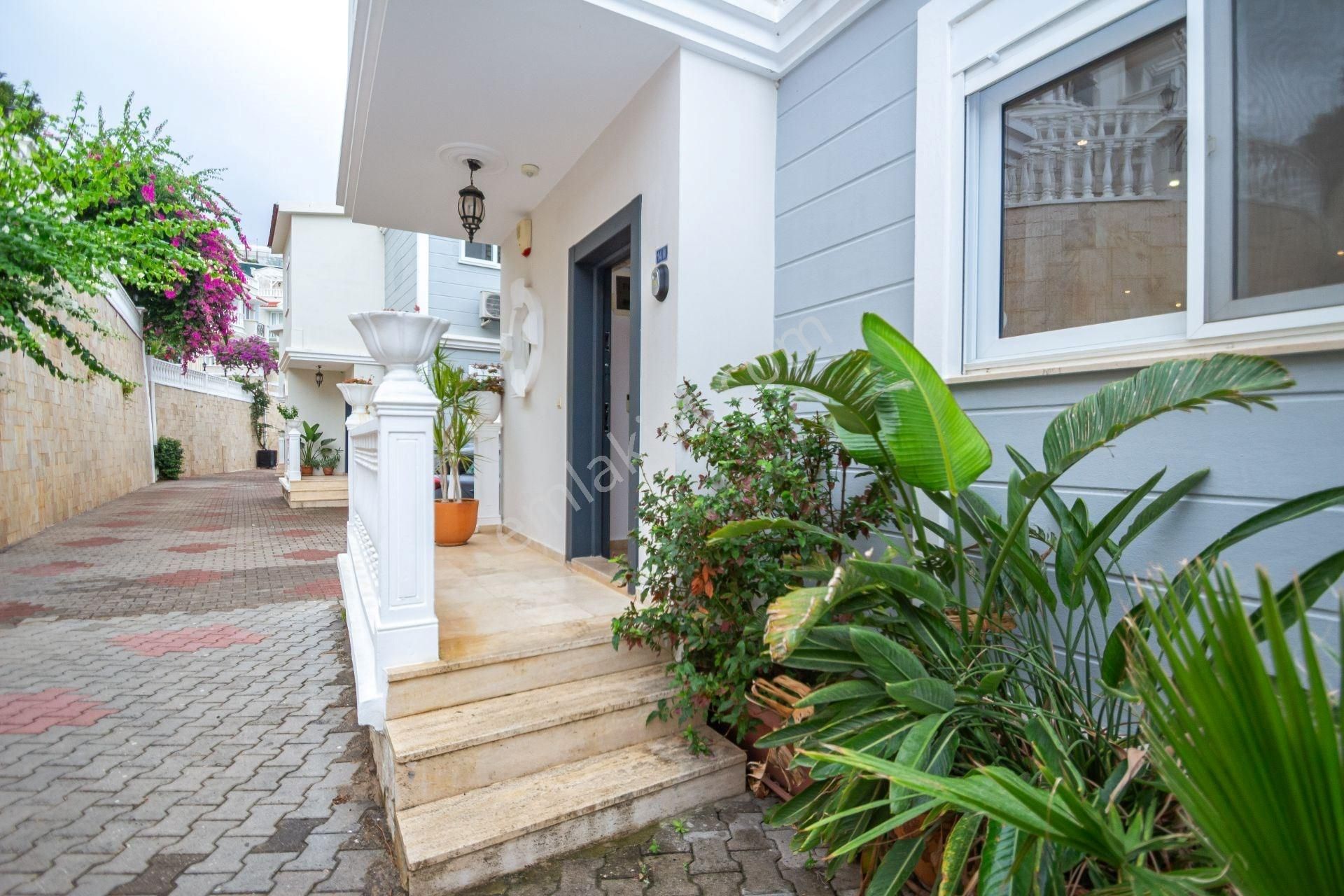 Alanya Cikcilli’de Deniz, Kale Ve Dağ Manzaralı Eşyalı 2+1 Villa - Görsel 2