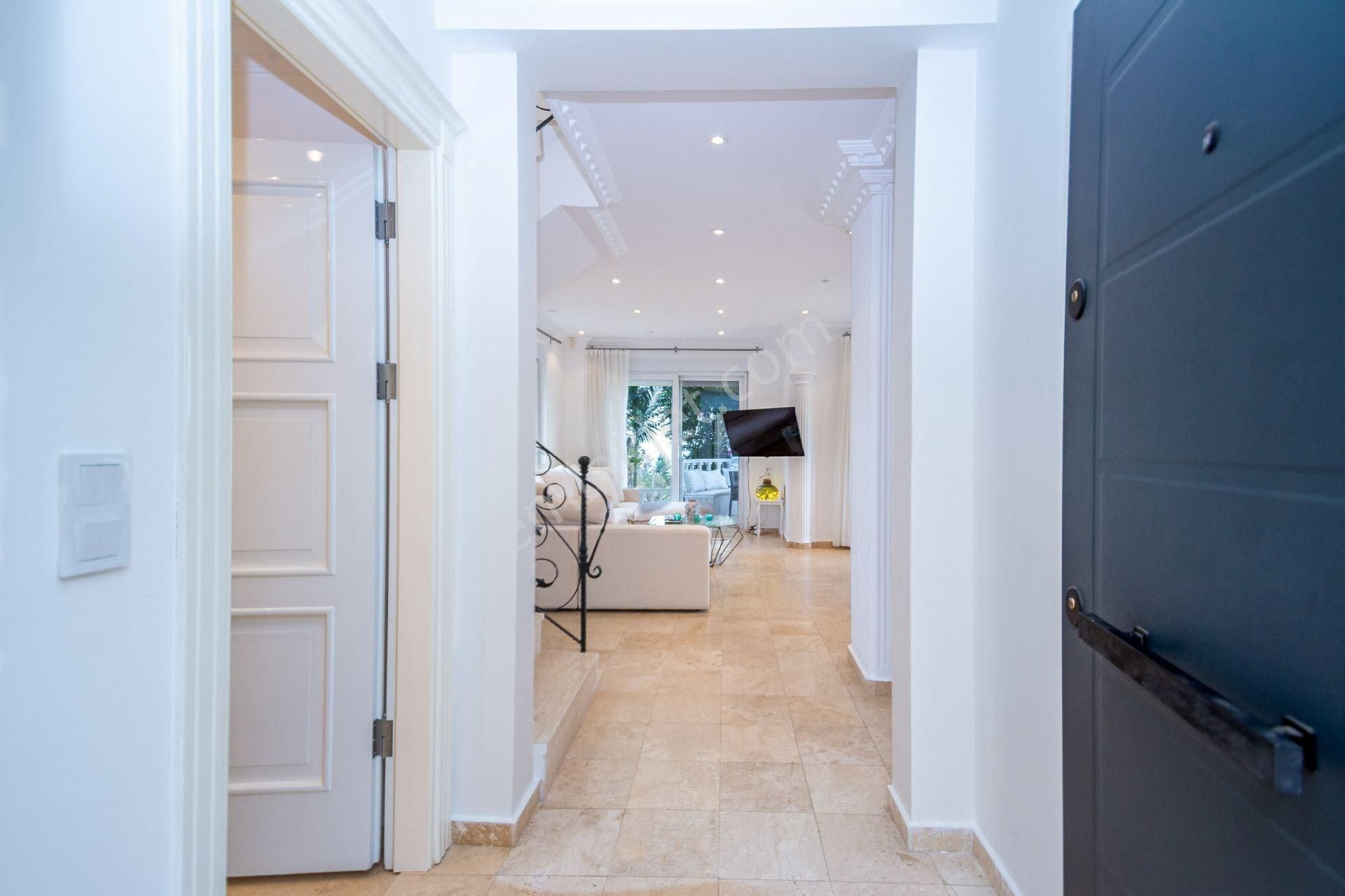 Alanya Cikcilli’de Deniz, Kale Ve Dağ Manzaralı Eşyalı 2+1 Villa - Görsel 3