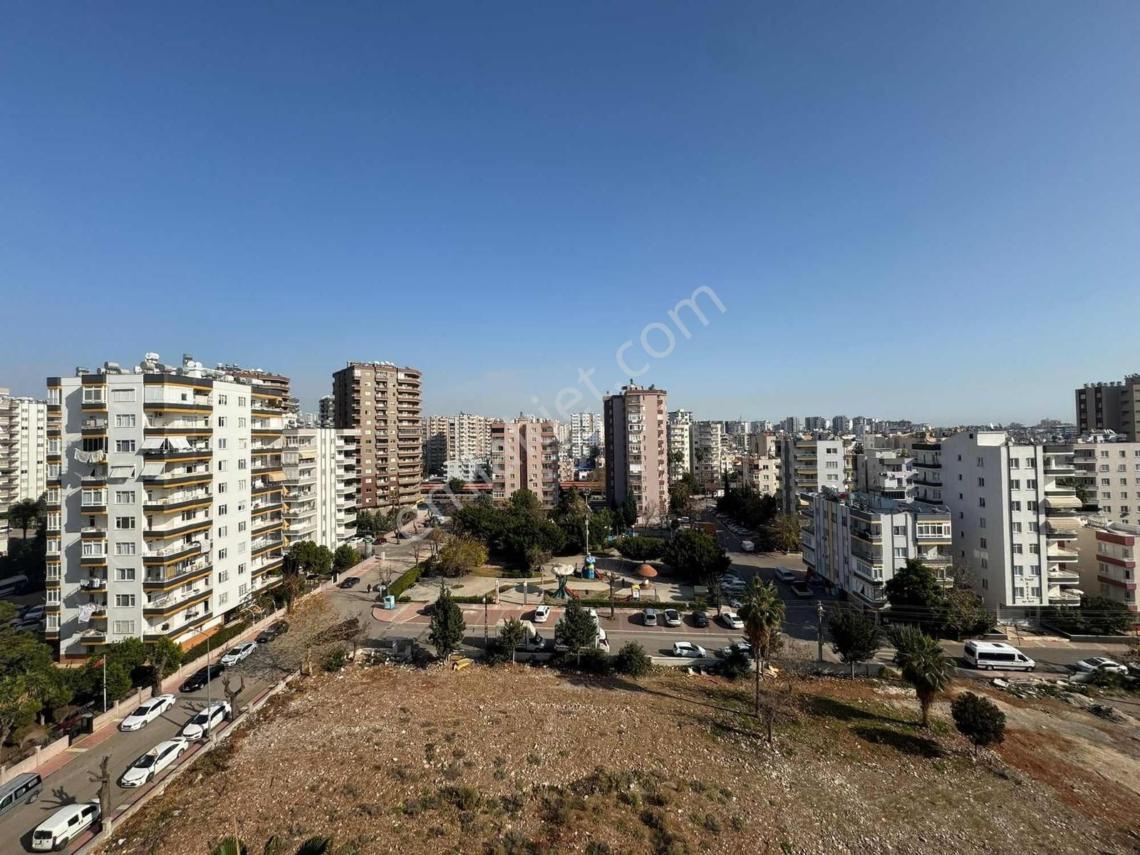 Metin Gayrimenkul'den Forum Civarında 2+1 Doğalğazlı Kiralık